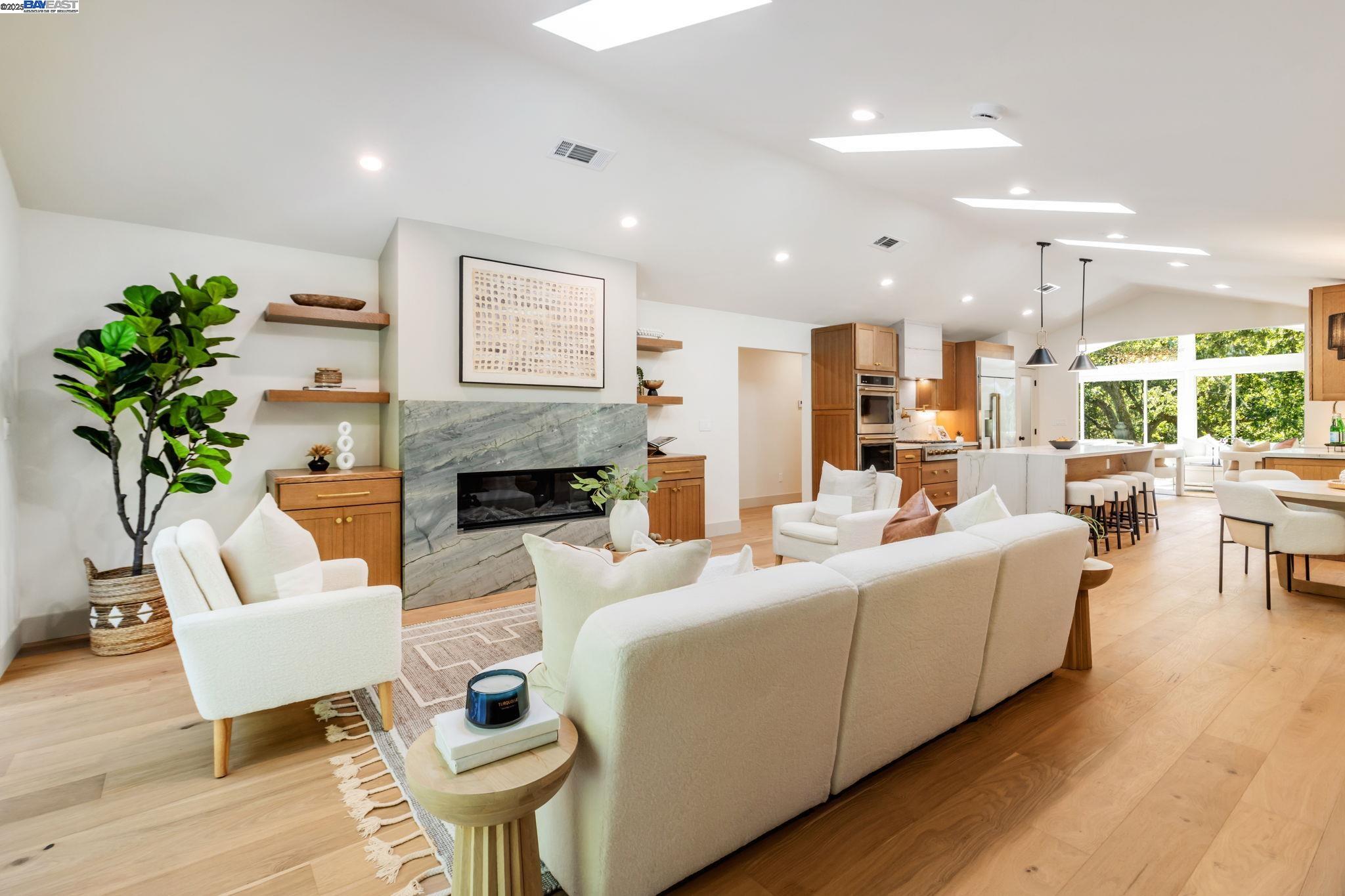 Detail Gallery Image 15 of 60 For 15 Manzanita Terrace, Orinda,  CA 94563 - 5 Beds | 3/1 Baths