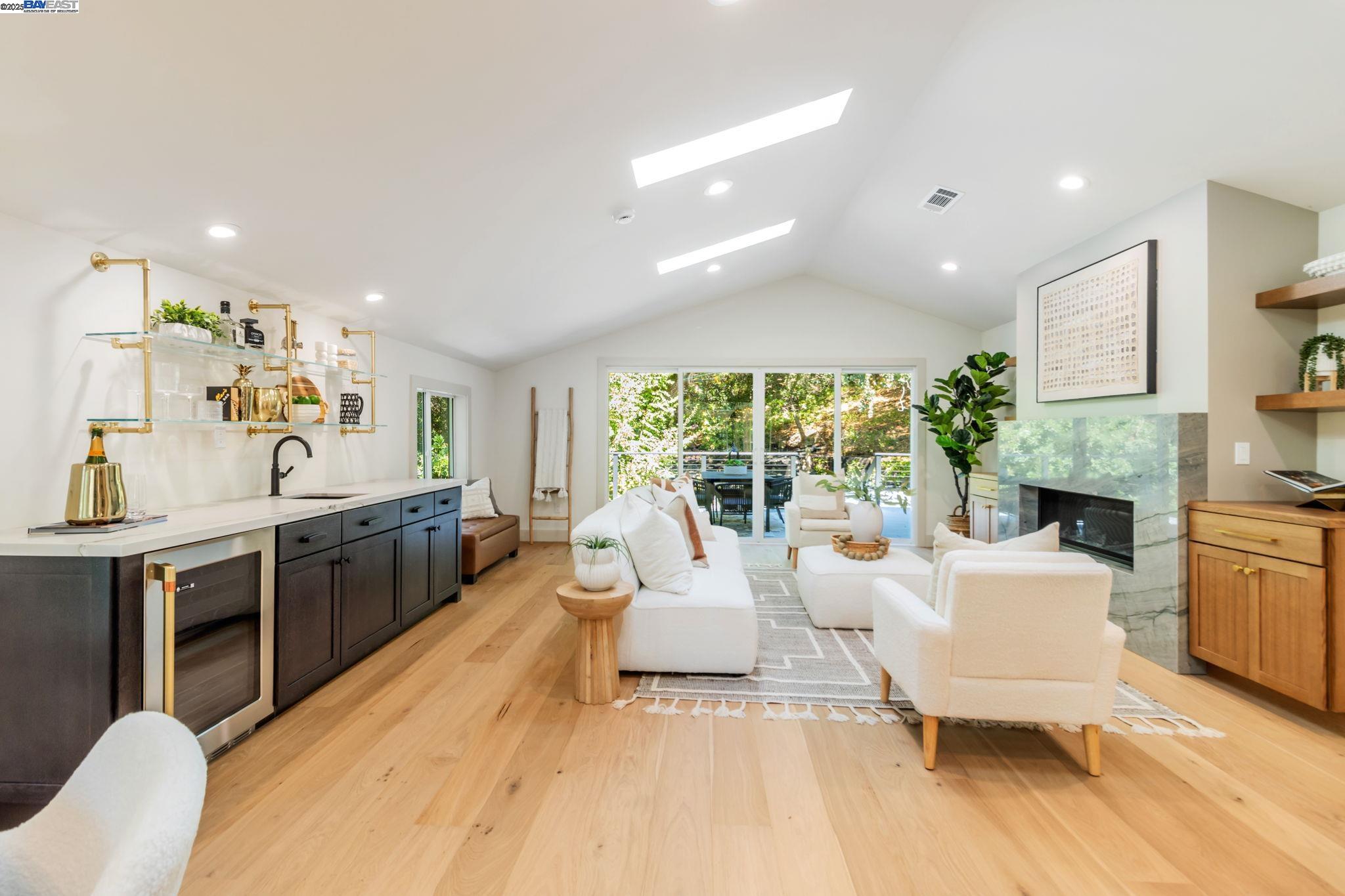 Detail Gallery Image 16 of 60 For 15 Manzanita Terrace, Orinda,  CA 94563 - 5 Beds | 3/1 Baths