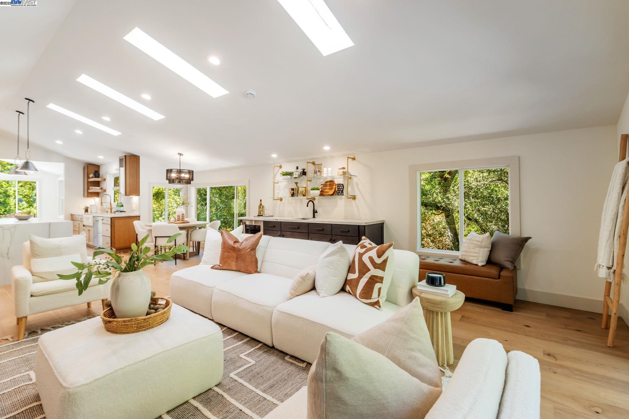 Detail Gallery Image 18 of 60 For 15 Manzanita Terrace, Orinda,  CA 94563 - 5 Beds | 3/1 Baths