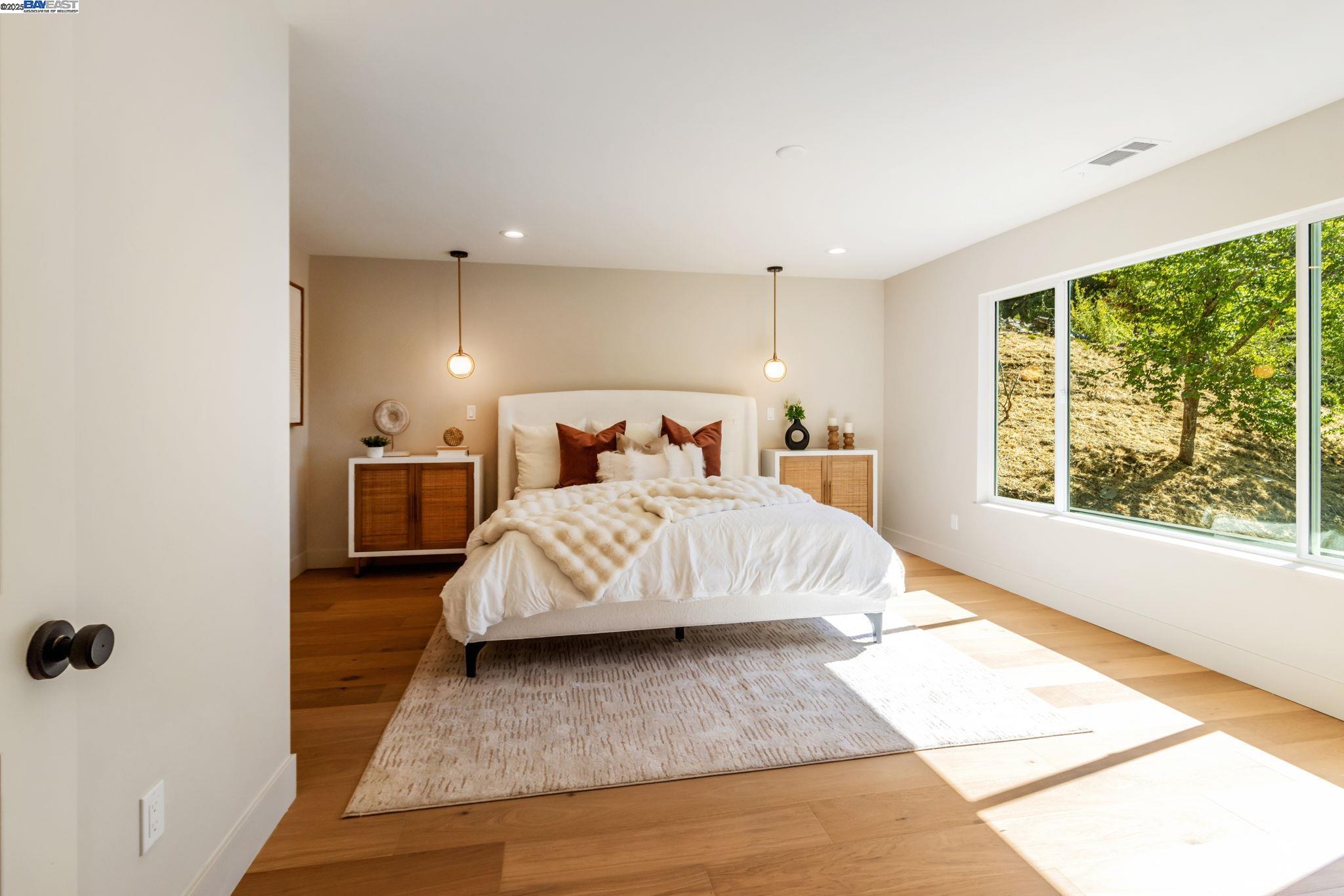 Detail Gallery Image 19 of 60 For 15 Manzanita Terrace, Orinda,  CA 94563 - 5 Beds | 3/1 Baths