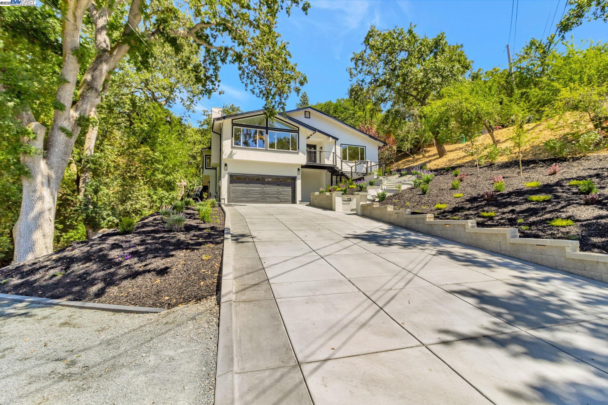 Detail Gallery Image 3 of 60 For 15 Manzanita Terrace, Orinda,  CA 94563 - 5 Beds | 3/1 Baths