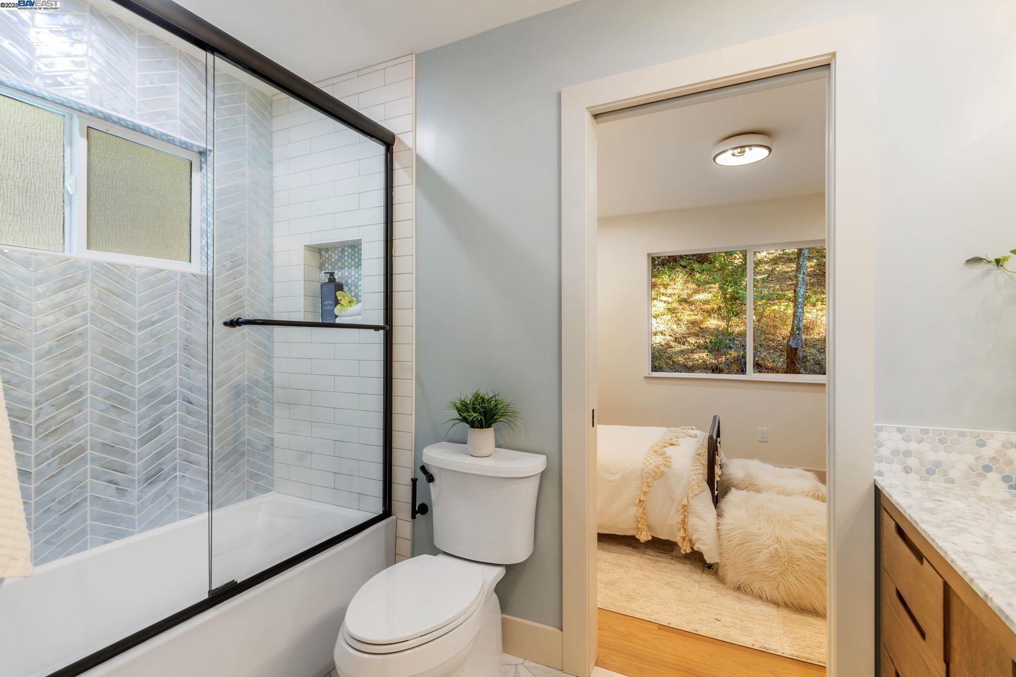 Detail Gallery Image 28 of 60 For 15 Manzanita Terrace, Orinda,  CA 94563 - 5 Beds | 3/1 Baths