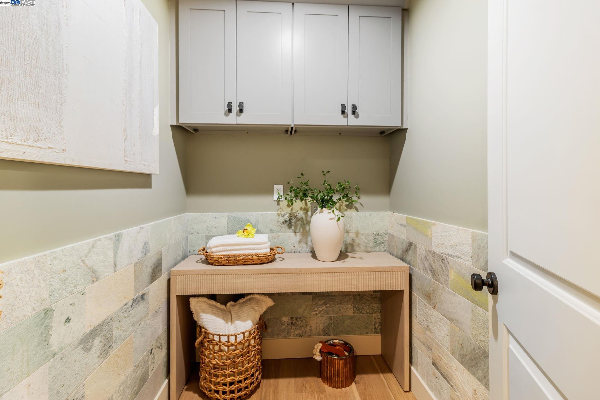 Detail Gallery Image 31 of 60 For 15 Manzanita Terrace, Orinda,  CA 94563 - 5 Beds | 3/1 Baths