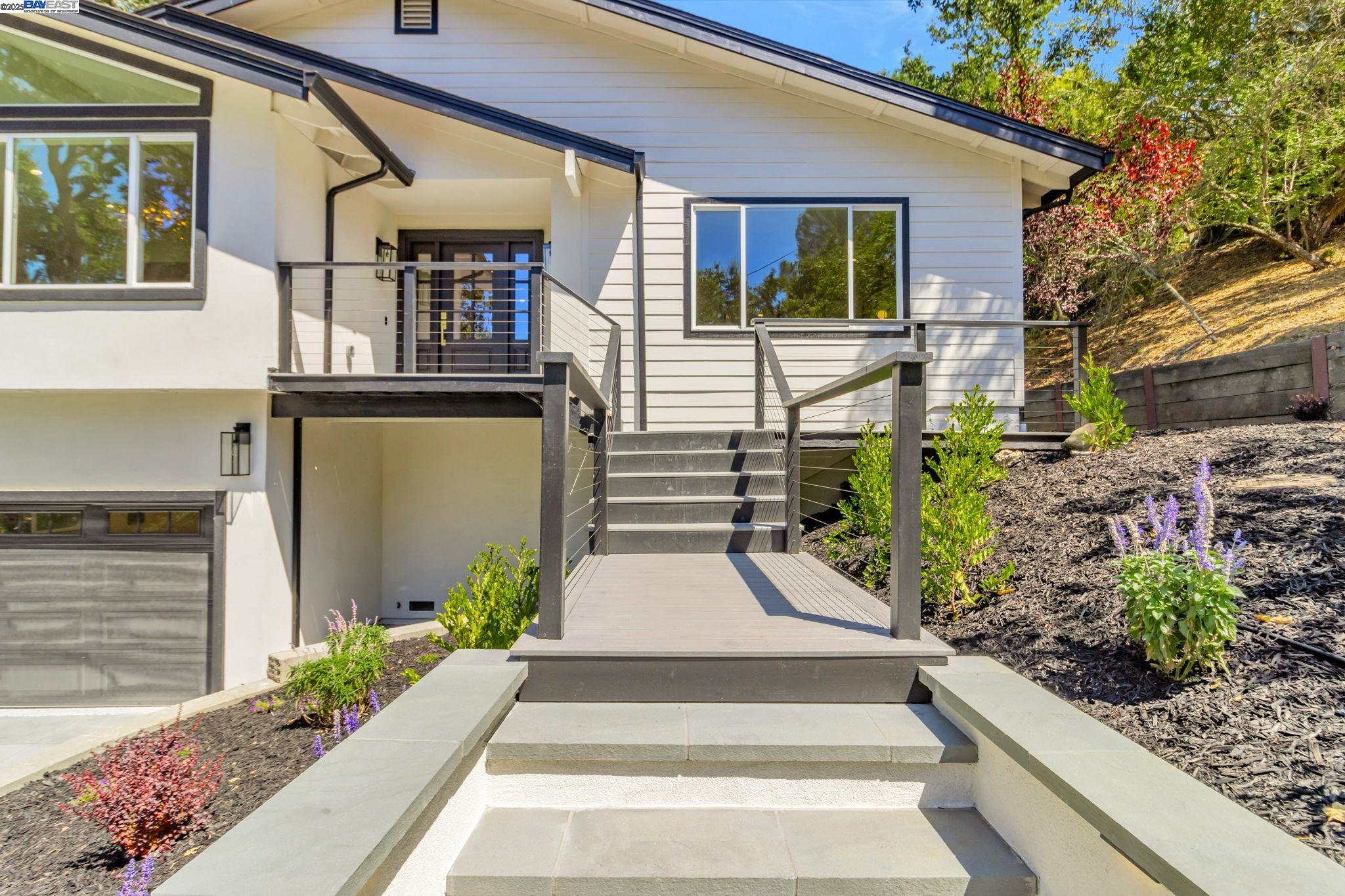 Detail Gallery Image 5 of 60 For 15 Manzanita Terrace, Orinda,  CA 94563 - 5 Beds | 3/1 Baths