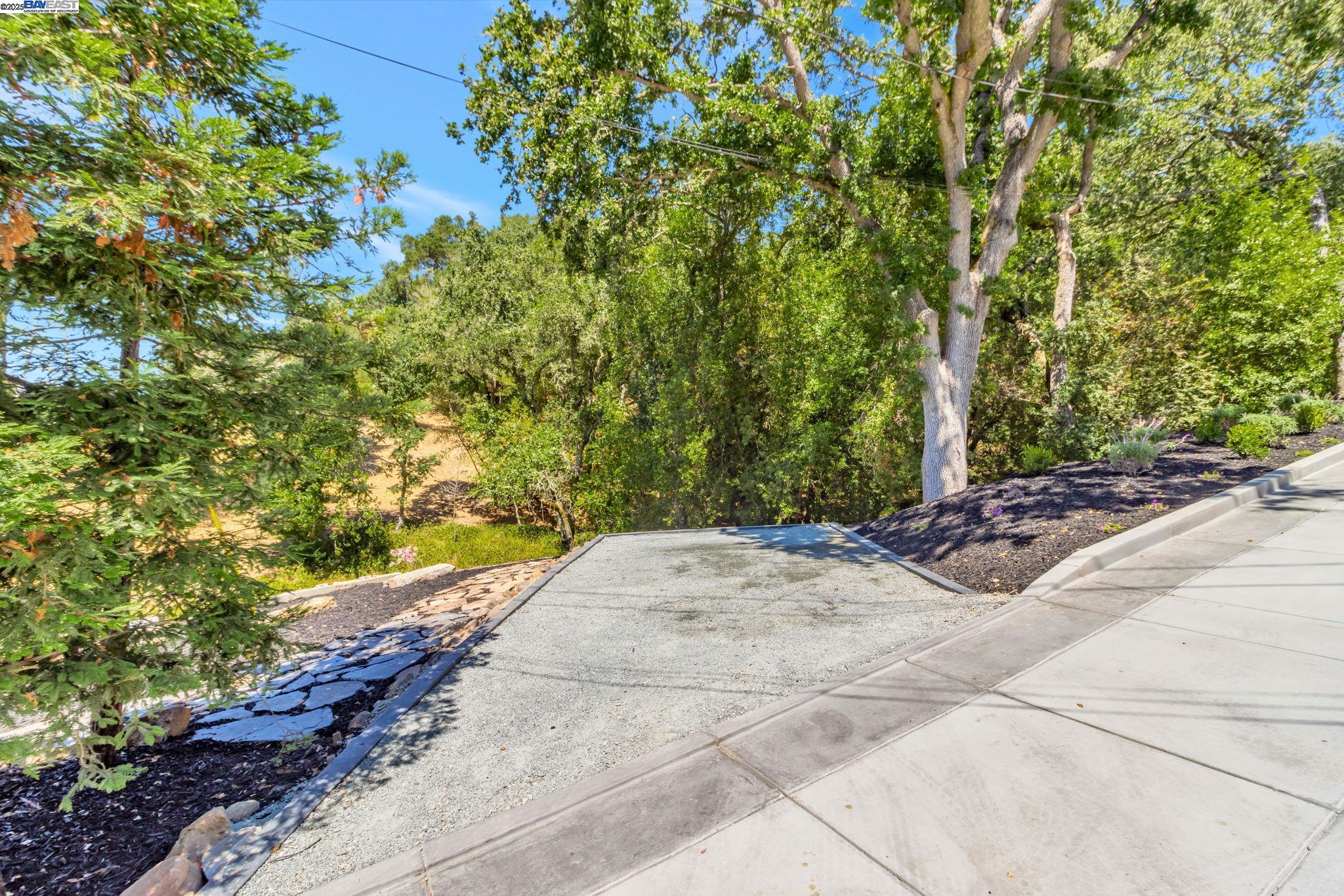 Detail Gallery Image 48 of 60 For 15 Manzanita Terrace, Orinda,  CA 94563 - 5 Beds | 3/1 Baths