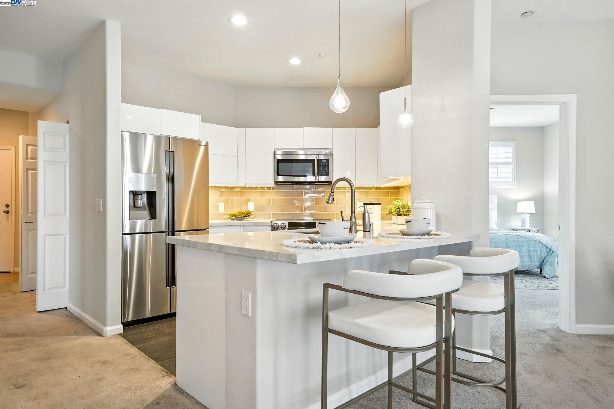 Detail Gallery Image 4 of 31 For 1121 40th St #1401,  Emeryville,  CA 94608 - 2 Beds | 2 Baths