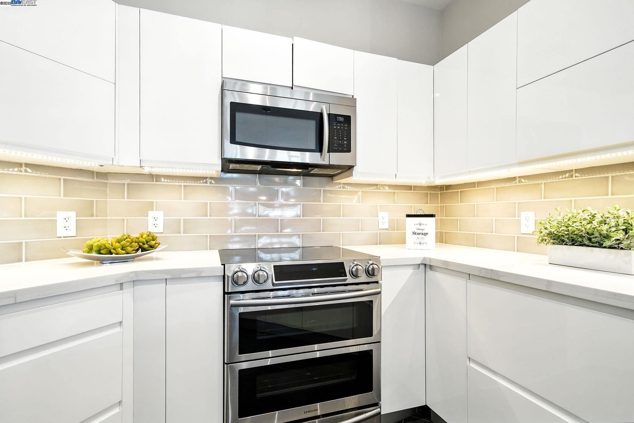 Detail Gallery Image 8 of 31 For 1121 40th St #1401,  Emeryville,  CA 94608 - 2 Beds | 2 Baths