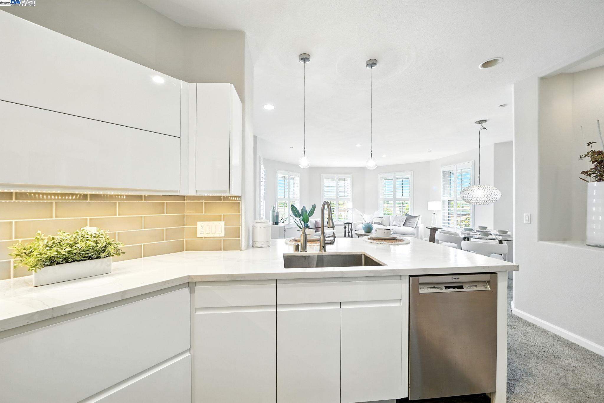 Detail Gallery Image 9 of 31 For 1121 40th St #1401,  Emeryville,  CA 94608 - 2 Beds | 2 Baths