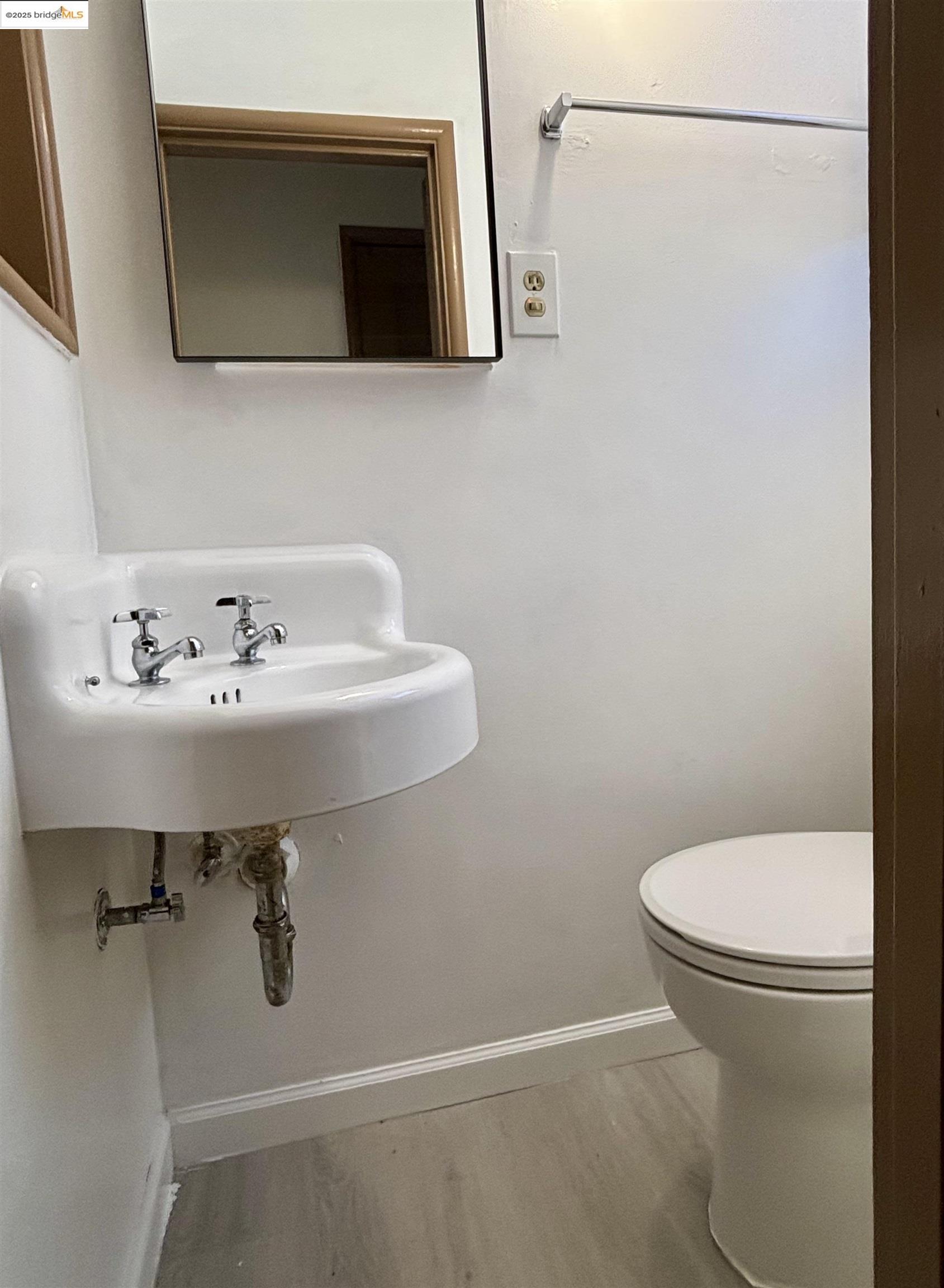 Detail Gallery Image 4 of 15 For 3728 Suter Street, Oakland,  CA 94619 - 2 Beds | 1/1 Baths