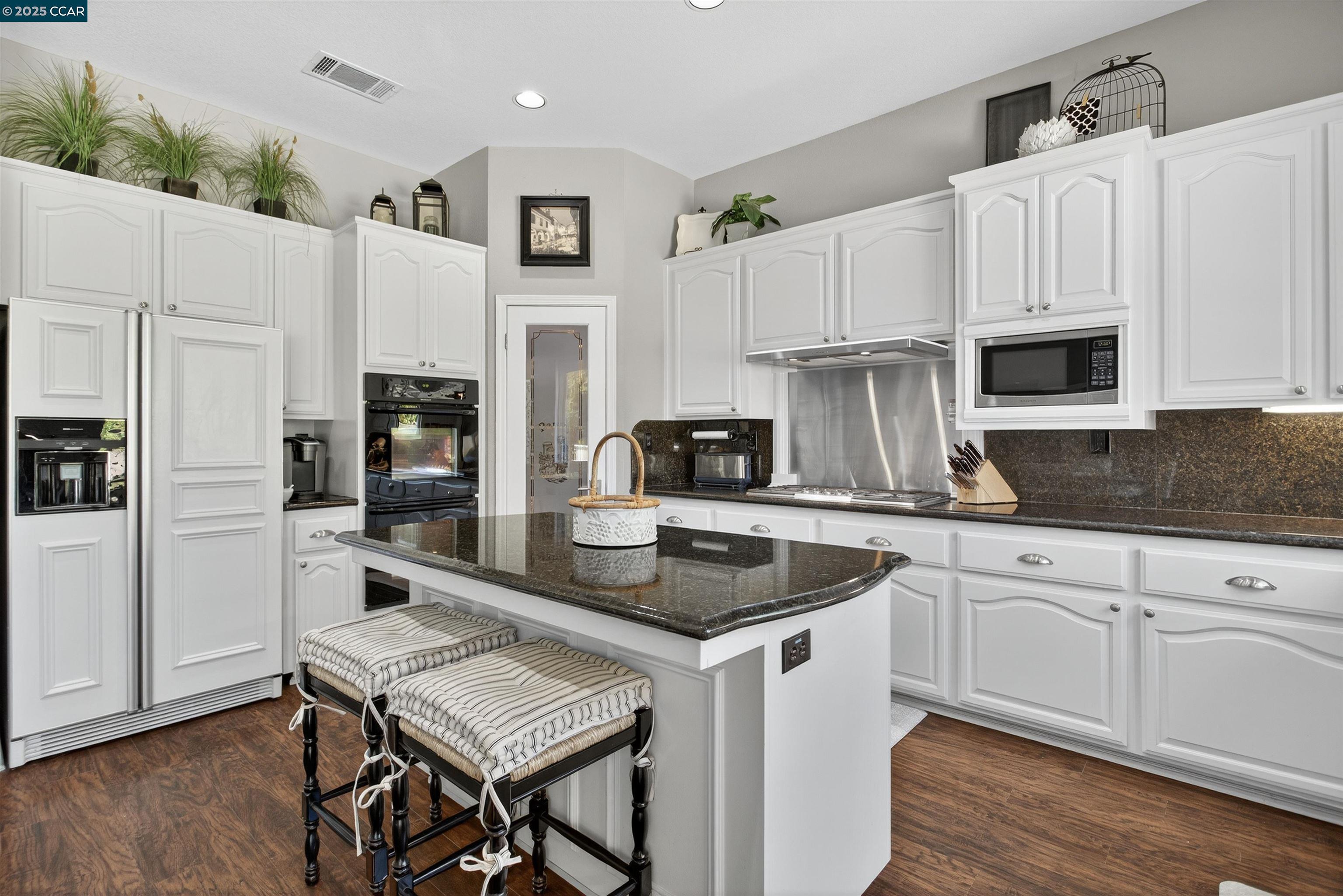 Detail Gallery Image 11 of 40 For 9003 Elk Dr, Clayton,  CA 94517 - 4 Beds | 3 Baths