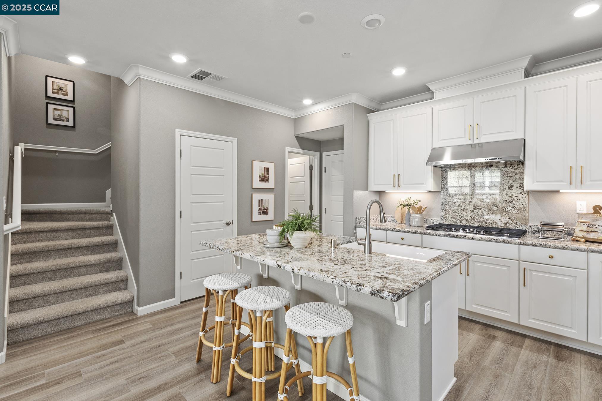 Detail Gallery Image 12 of 52 For 118 Wallace Cir, Moraga,  CA 94556 - 5 Beds | 3/1 Baths