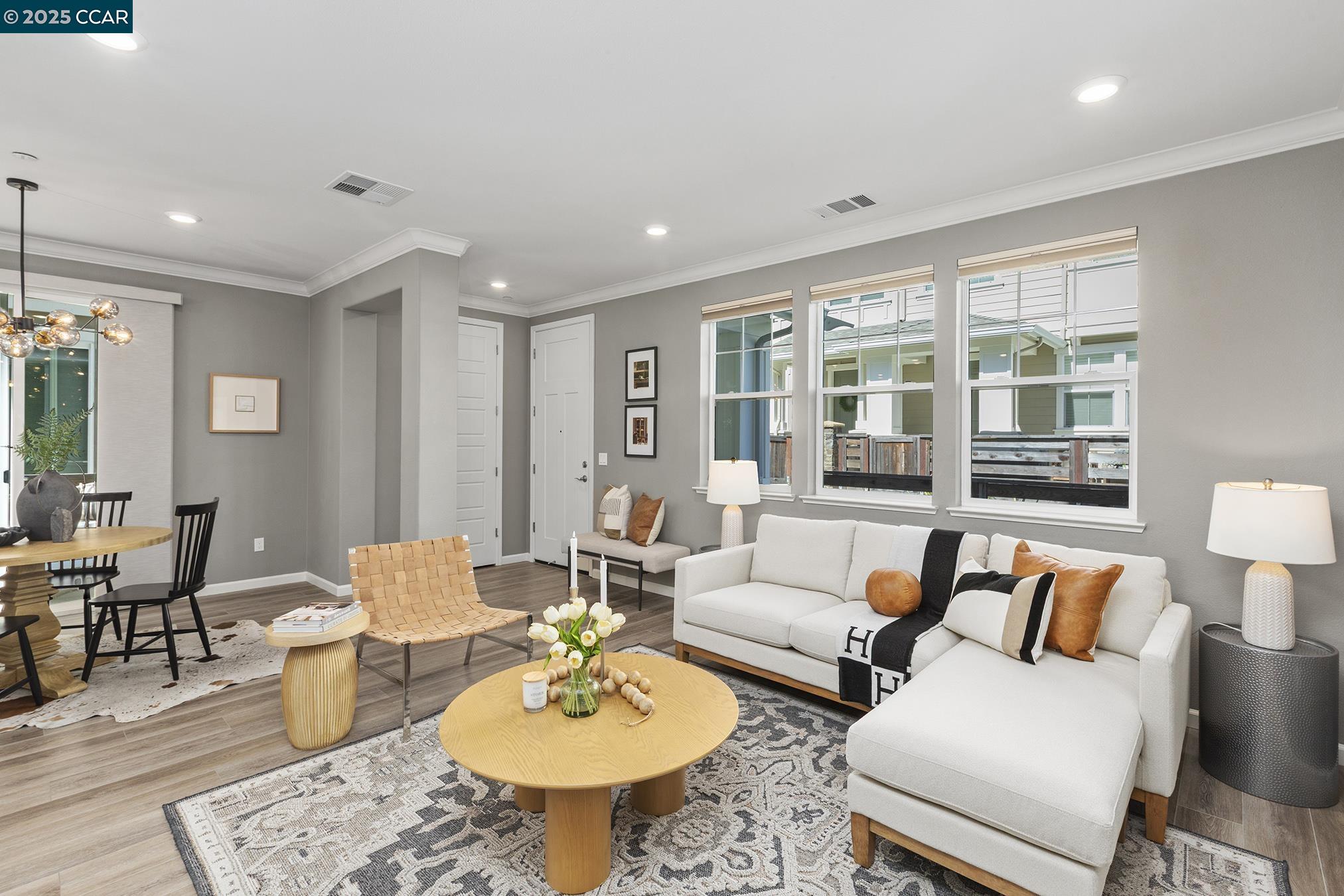 Detail Gallery Image 3 of 52 For 118 Wallace Cir, Moraga,  CA 94556 - 5 Beds | 3/1 Baths
