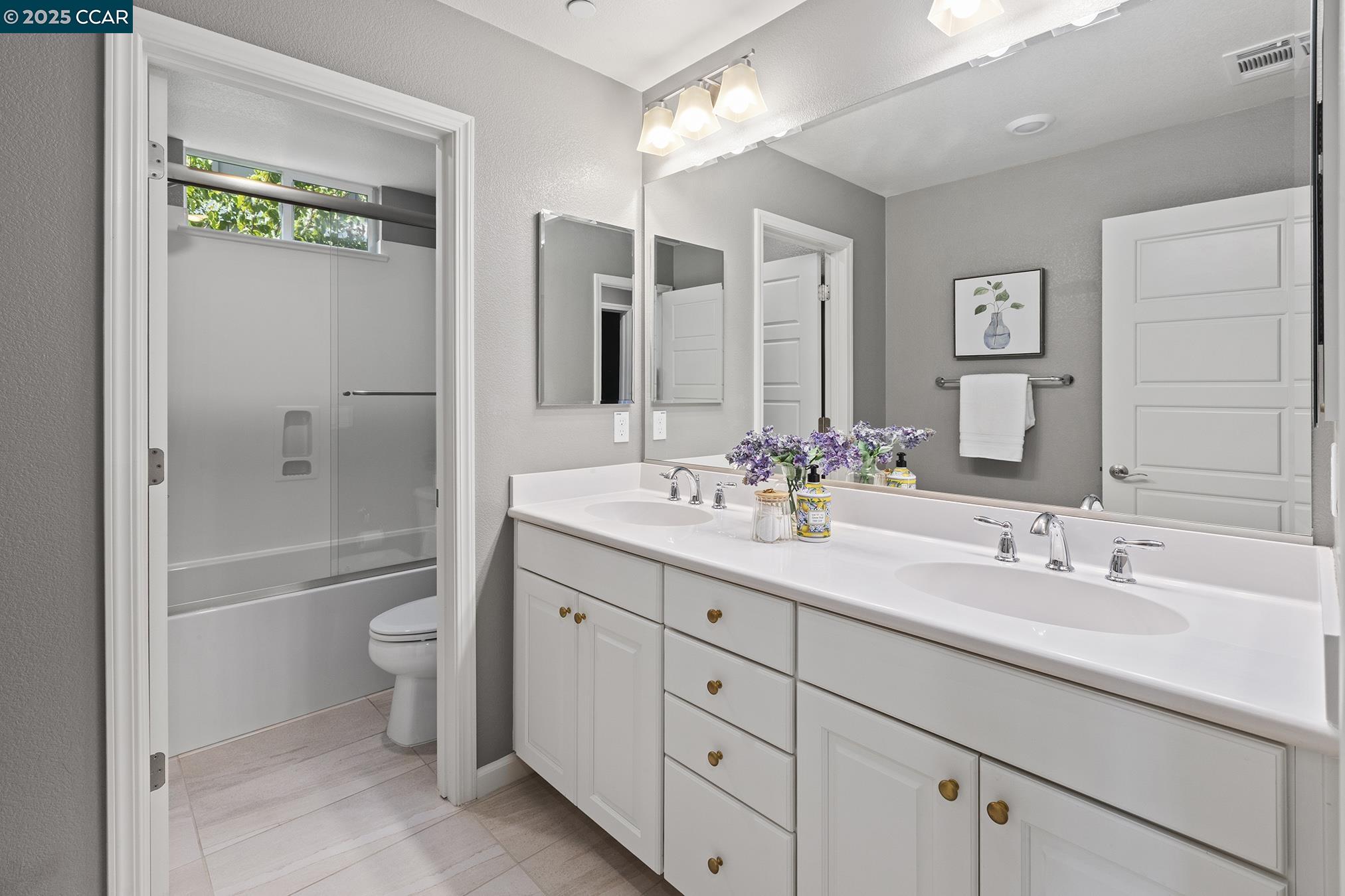 Detail Gallery Image 35 of 52 For 118 Wallace Cir, Moraga,  CA 94556 - 5 Beds | 3/1 Baths