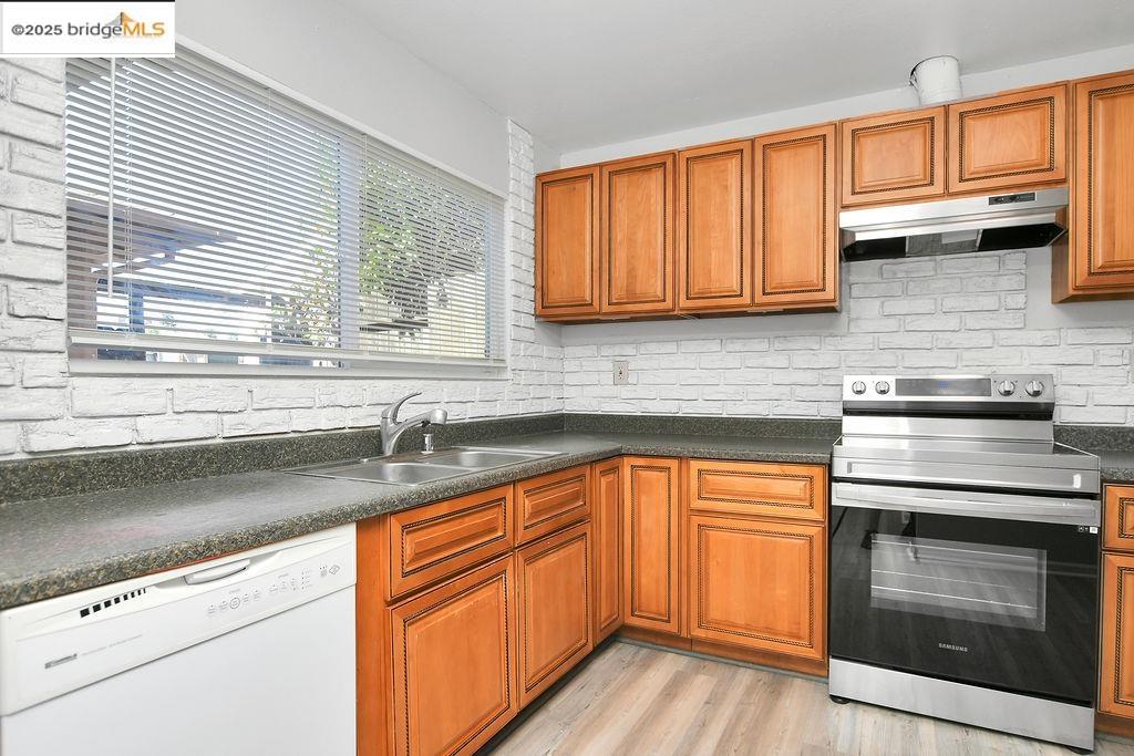 Detail Gallery Image 11 of 25 For 1714 Magnolia Way, Antioch,  CA 94509 - 4 Beds | 2/1 Baths