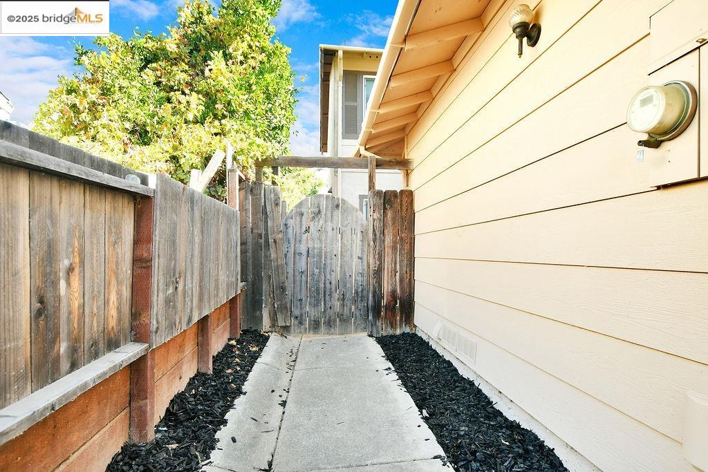 Detail Gallery Image 3 of 25 For 1714 Magnolia Way, Antioch,  CA 94509 - 4 Beds | 2/1 Baths