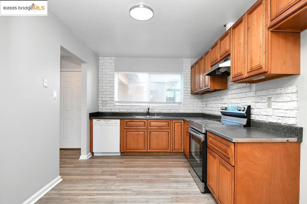 Detail Gallery Image 9 of 25 For 1714 Magnolia Way, Antioch,  CA 94509 - 4 Beds | 2/1 Baths