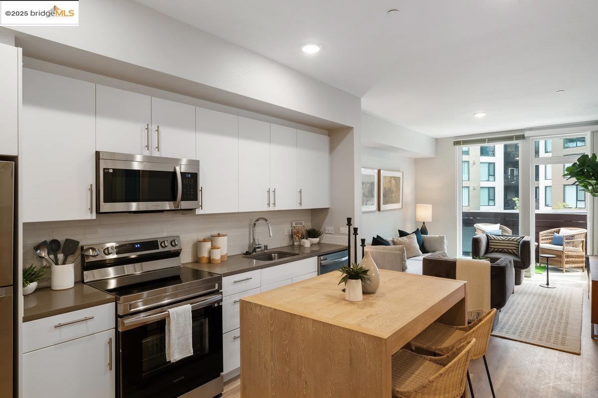 Detail Gallery Image 10 of 42 For 260 Brooklyn Basin Way #409,  Oakland,  CA 94606 - 1 Beds | 1 Baths