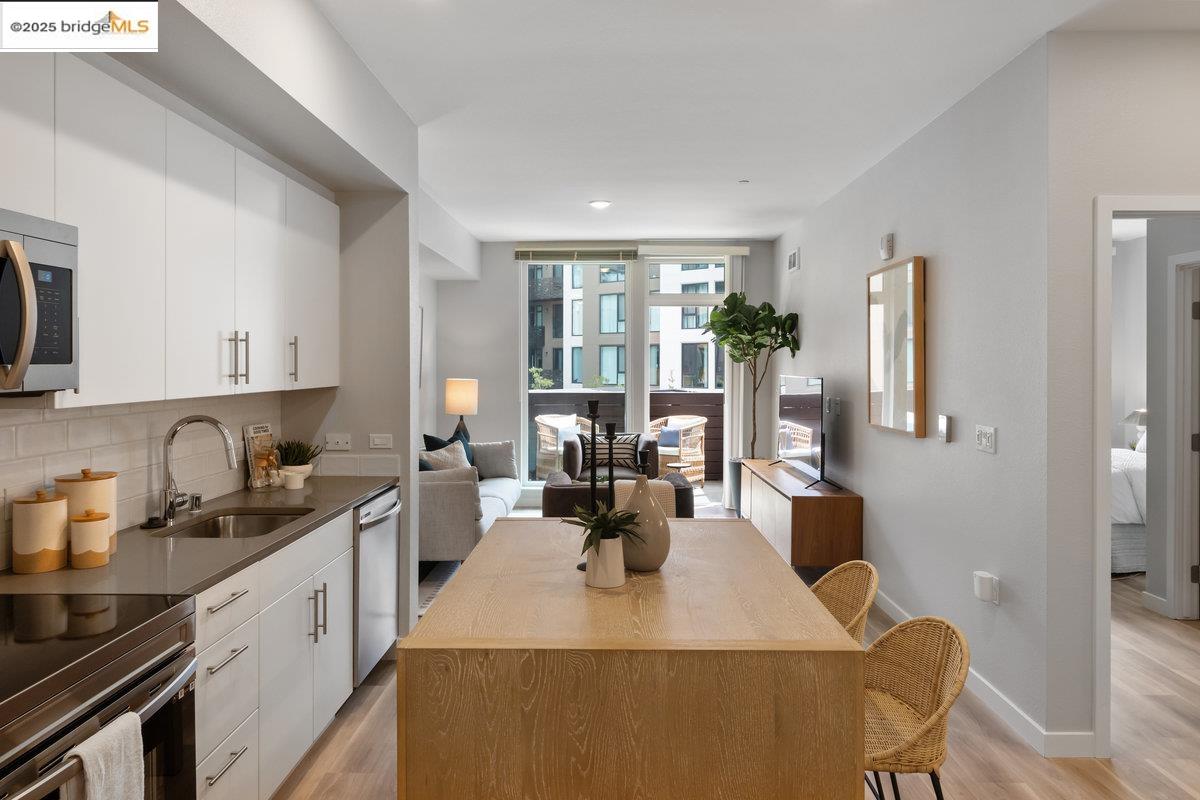 Detail Gallery Image 11 of 42 For 260 Brooklyn Basin Way #409,  Oakland,  CA 94606 - 1 Beds | 1 Baths