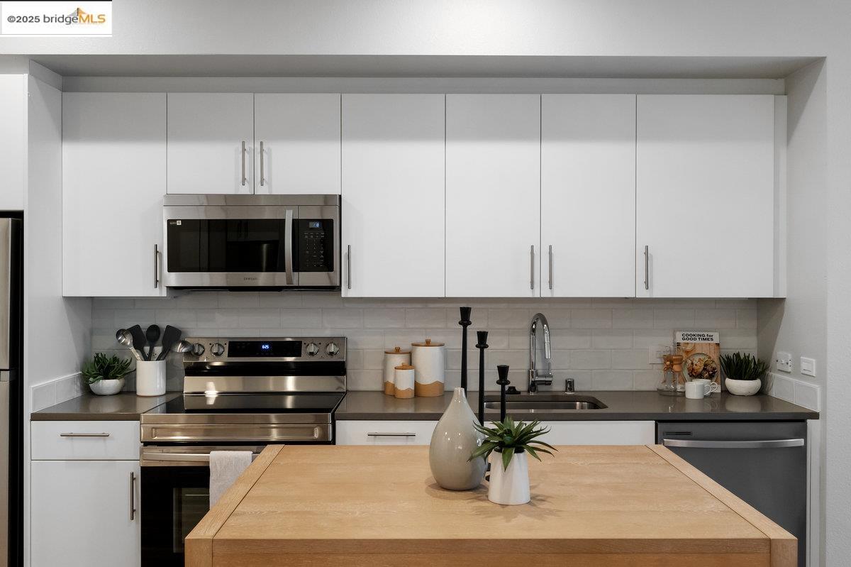 Detail Gallery Image 12 of 42 For 260 Brooklyn Basin Way #409,  Oakland,  CA 94606 - 1 Beds | 1 Baths