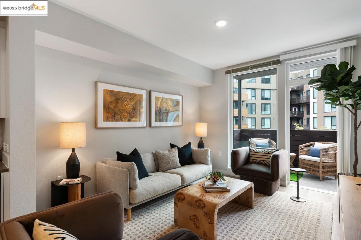 Detail Gallery Image 2 of 42 For 260 Brooklyn Basin Way #409,  Oakland,  CA 94606 - 1 Beds | 1 Baths