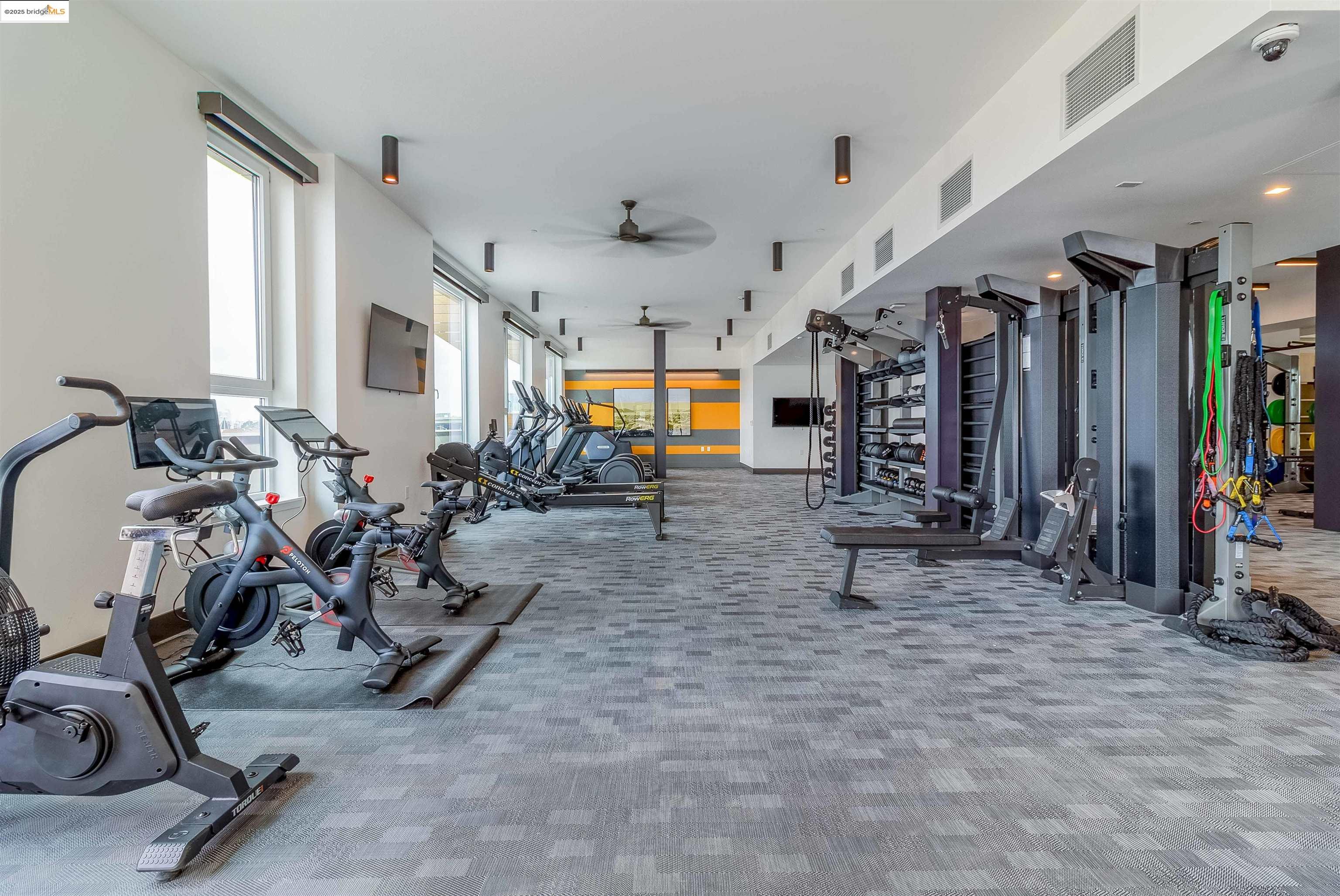 Detail Gallery Image 32 of 42 For 260 Brooklyn Basin Way #409,  Oakland,  CA 94606 - 1 Beds | 1 Baths