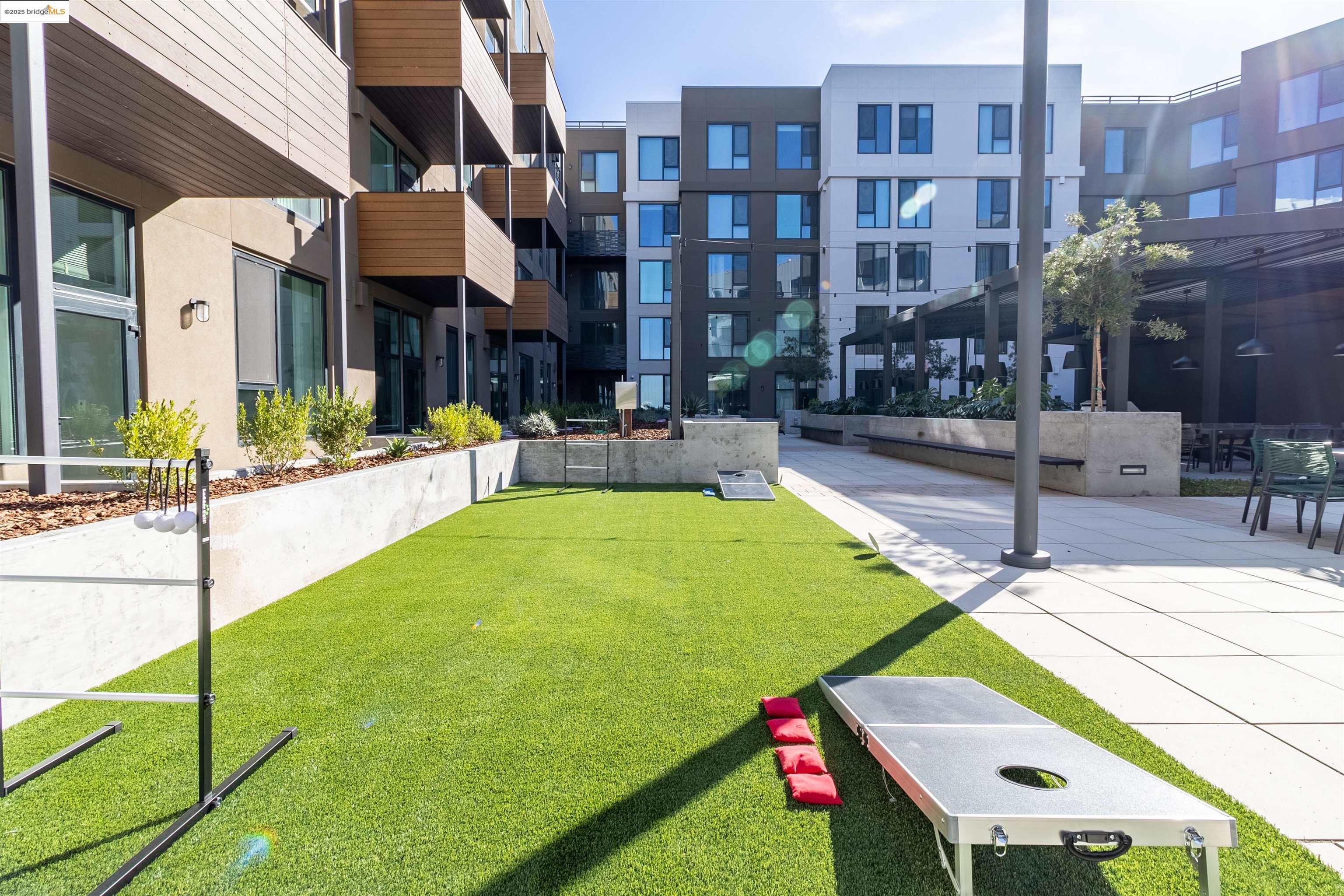 Detail Gallery Image 33 of 42 For 260 Brooklyn Basin Way #409,  Oakland,  CA 94606 - 1 Beds | 1 Baths
