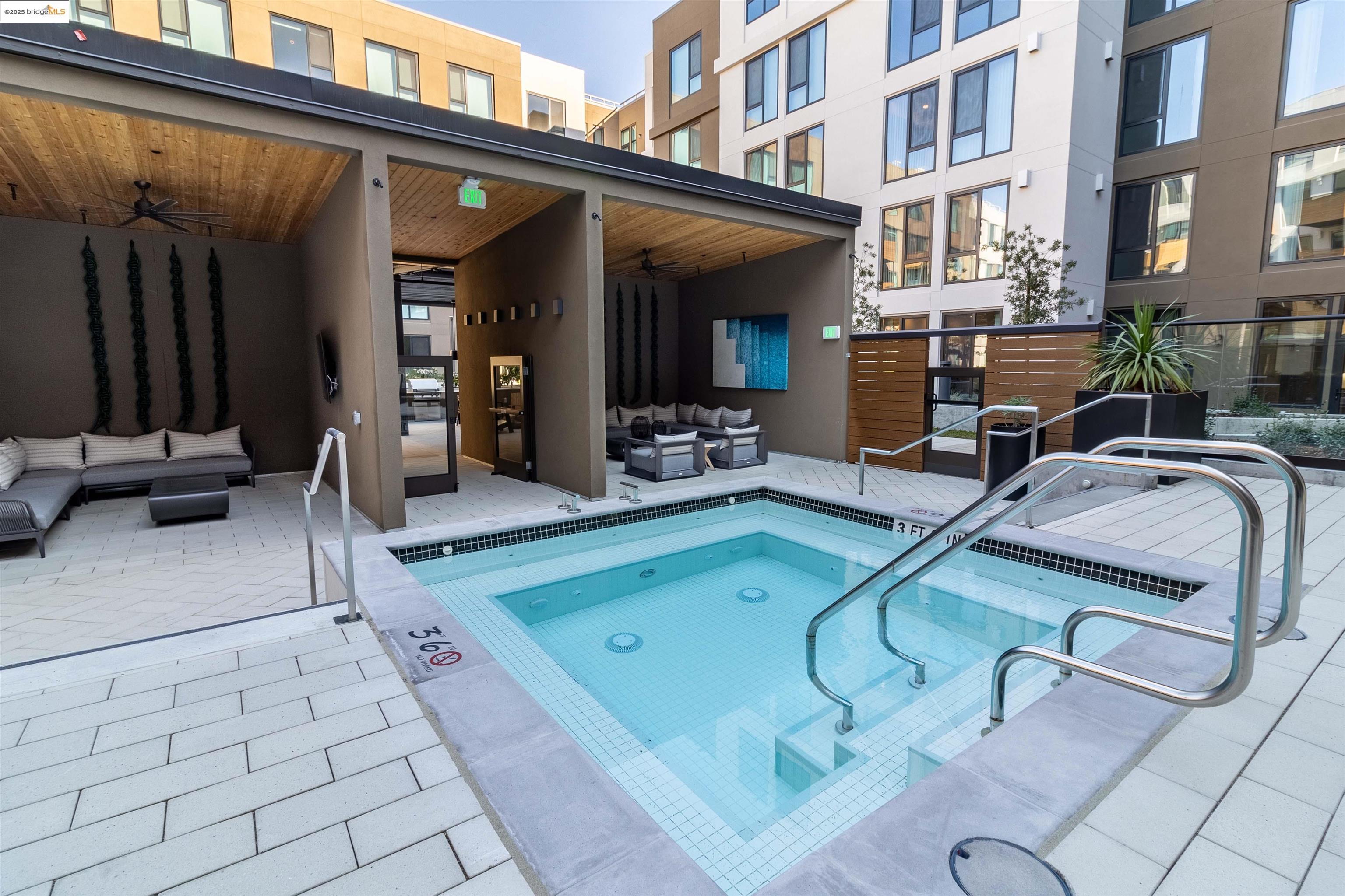 Detail Gallery Image 35 of 42 For 260 Brooklyn Basin Way #409,  Oakland,  CA 94606 - 1 Beds | 1 Baths