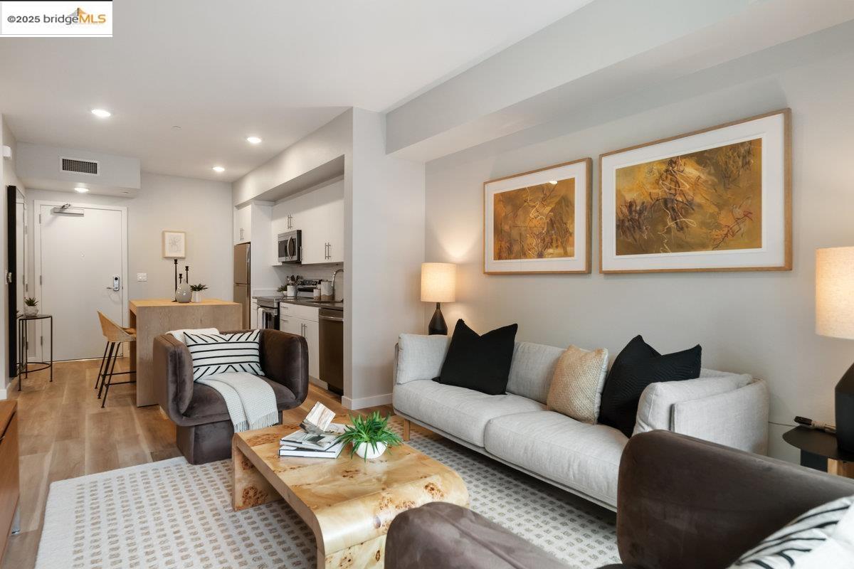 Detail Gallery Image 4 of 42 For 260 Brooklyn Basin Way #409,  Oakland,  CA 94606 - 1 Beds | 1 Baths
