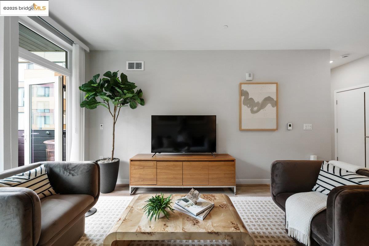 Detail Gallery Image 6 of 42 For 260 Brooklyn Basin Way #409,  Oakland,  CA 94606 - 1 Beds | 1 Baths