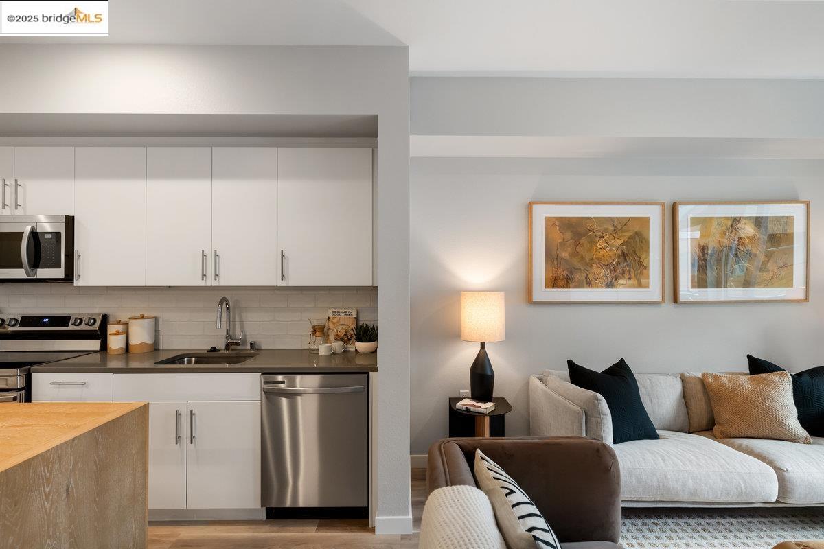 Detail Gallery Image 7 of 42 For 260 Brooklyn Basin Way #409,  Oakland,  CA 94606 - 1 Beds | 1 Baths