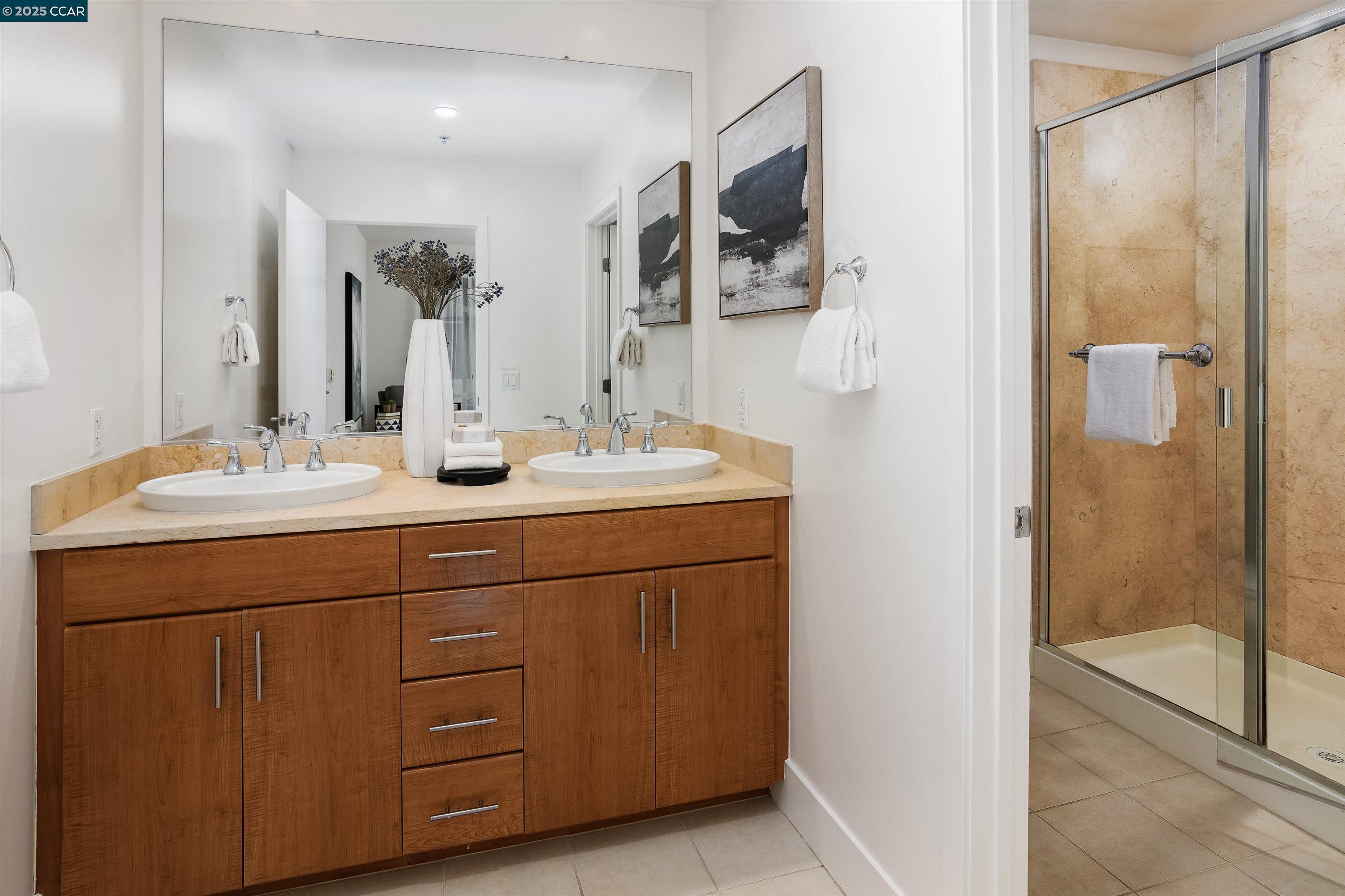 Detail Gallery Image 17 of 26 For 438 W Grand Ave #528,  Oakland,  CA 94612 - 2 Beds | 2 Baths