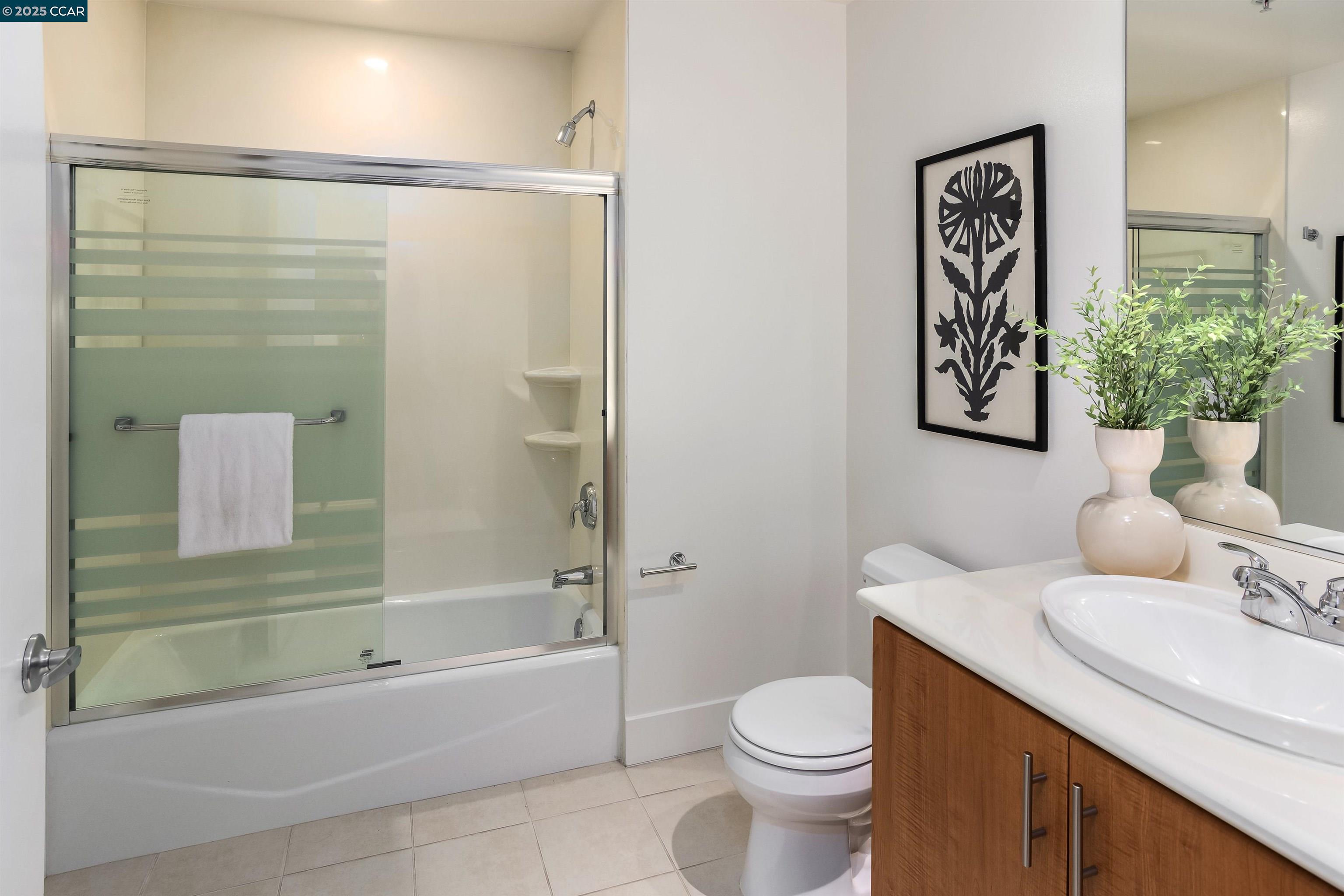 Detail Gallery Image 19 of 26 For 438 W Grand Ave #528,  Oakland,  CA 94612 - 2 Beds | 2 Baths