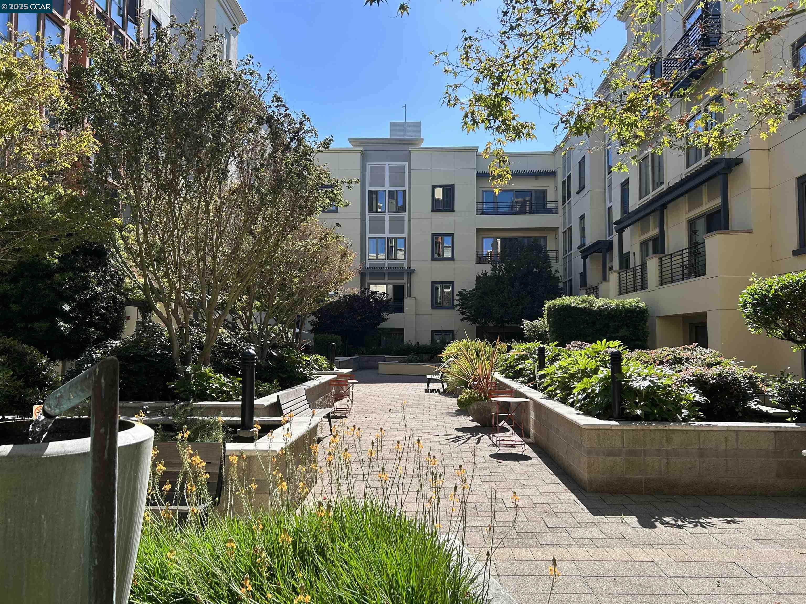 Detail Gallery Image 23 of 26 For 438 W Grand Ave #528,  Oakland,  CA 94612 - 2 Beds | 2 Baths