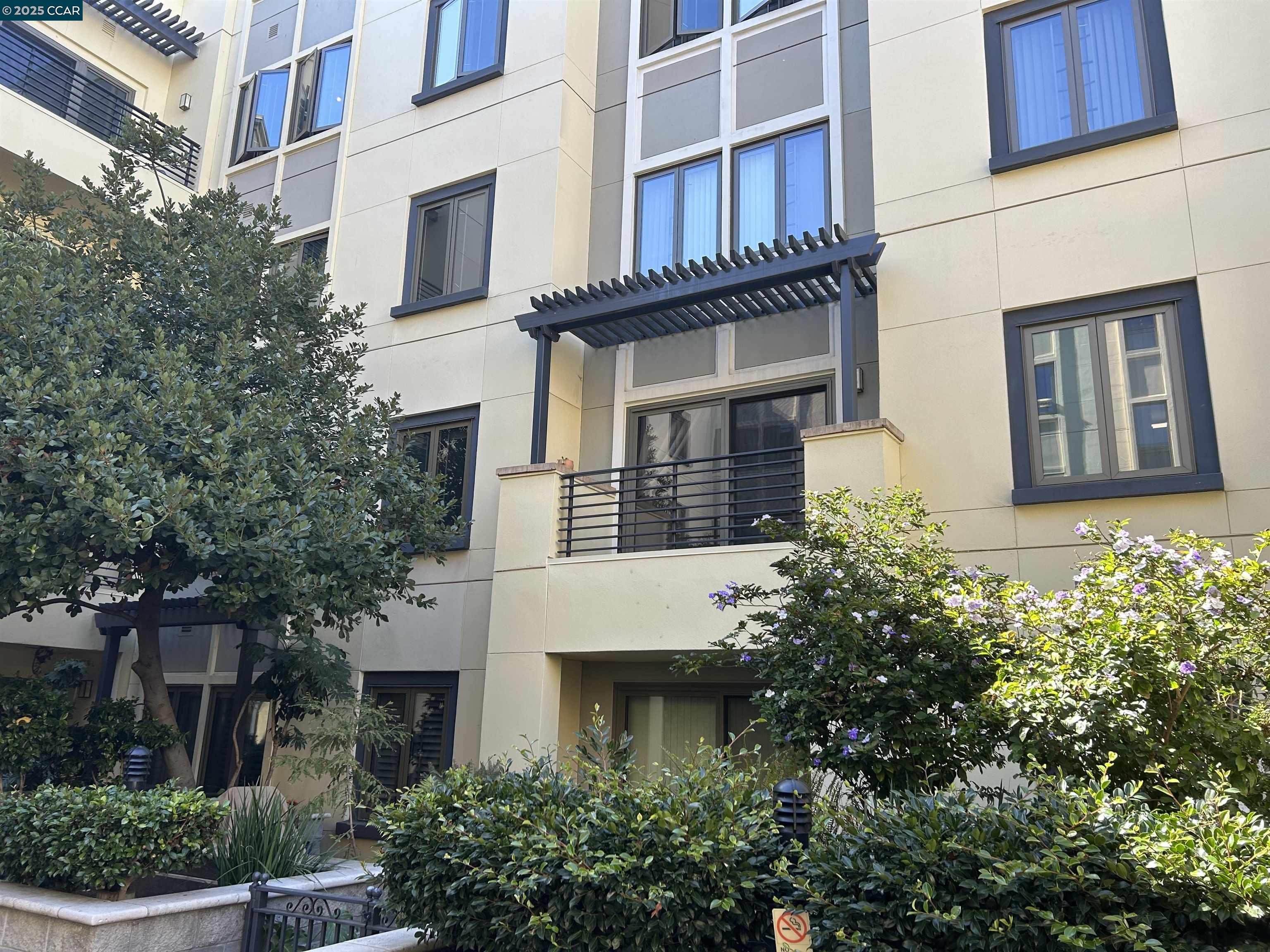 Detail Gallery Image 24 of 26 For 438 W Grand Ave #528,  Oakland,  CA 94612 - 2 Beds | 2 Baths