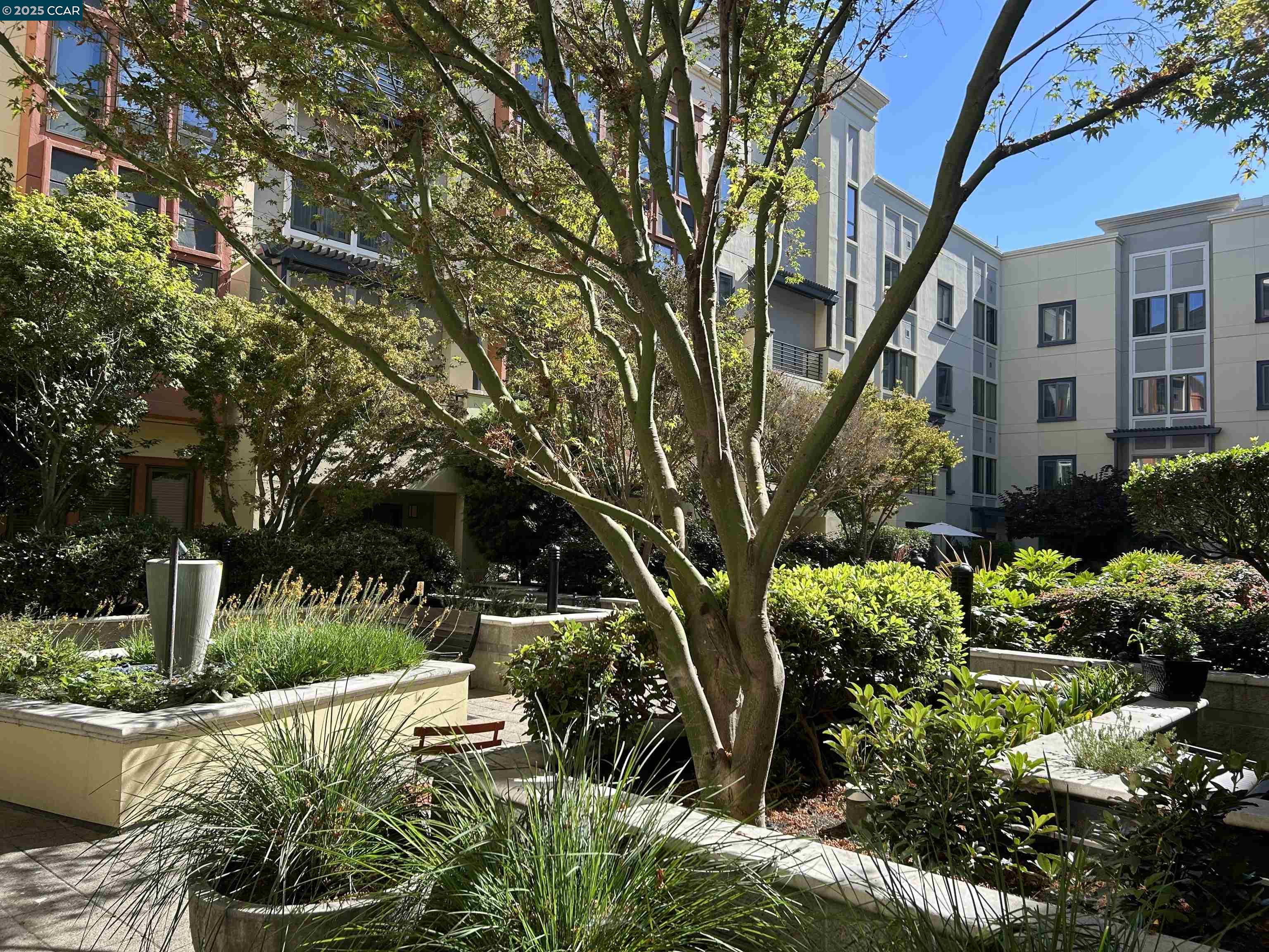 Detail Gallery Image 25 of 26 For 438 W Grand Ave #528,  Oakland,  CA 94612 - 2 Beds | 2 Baths