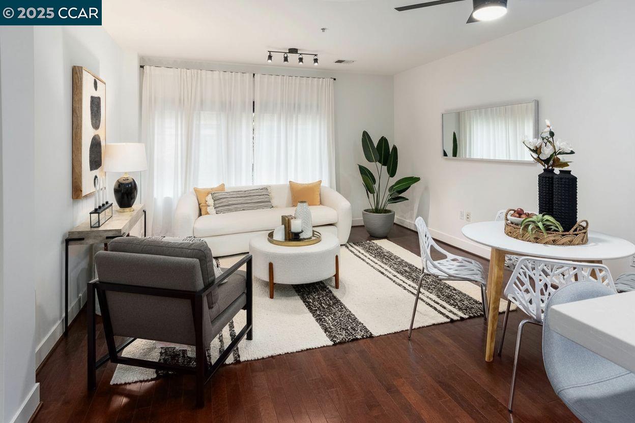 Detail Gallery Image 5 of 26 For 438 W Grand Ave #528,  Oakland,  CA 94612 - 2 Beds | 2 Baths