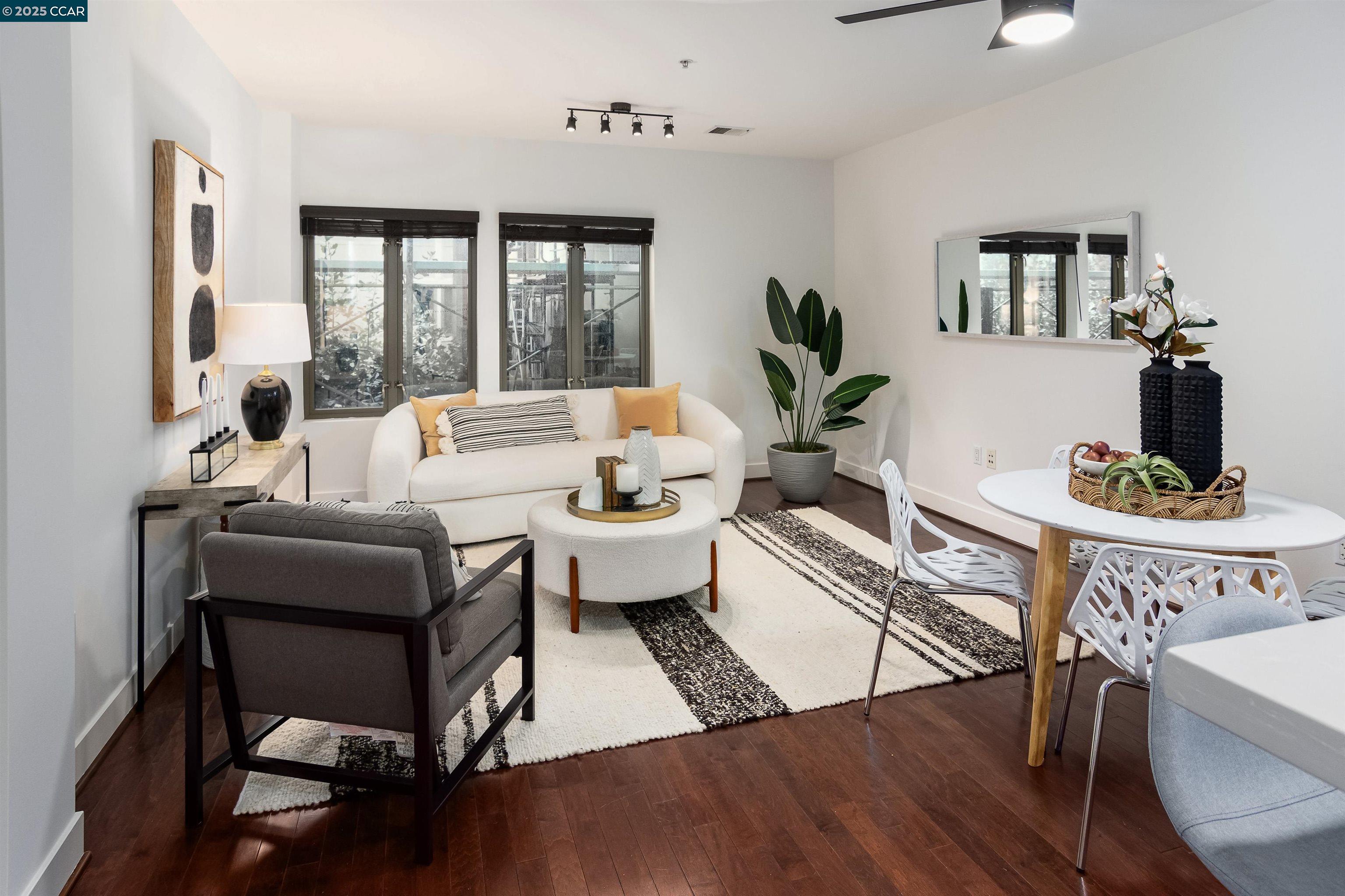 Detail Gallery Image 5 of 26 For 438 W Grand Ave #528,  Oakland,  CA 94612 - 2 Beds | 2 Baths