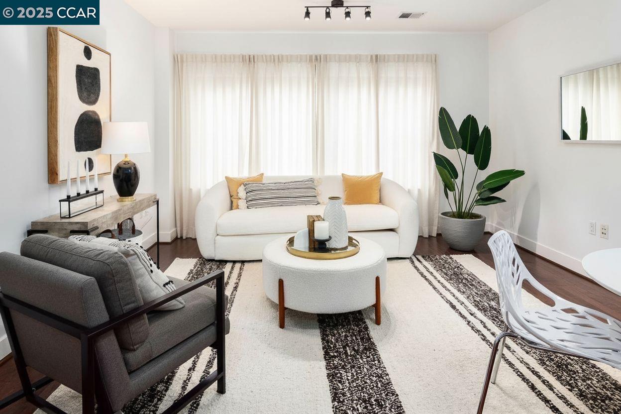 Detail Gallery Image 6 of 26 For 438 W Grand Ave #528,  Oakland,  CA 94612 - 2 Beds | 2 Baths