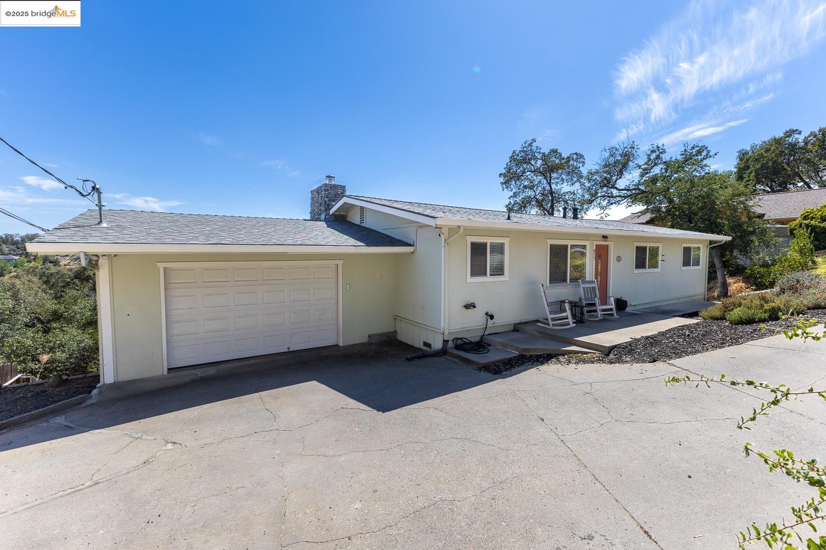 Detail Gallery Image 2 of 39 For 677 E. Oakside Drive, Sonora,  CA 95370-5832 - 4 Beds | 3 Baths