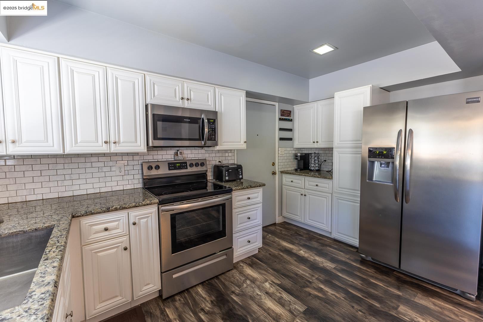 Detail Gallery Image 12 of 39 For 677 E. Oakside Drive, Sonora,  CA 95370-5832 - 4 Beds | 3 Baths
