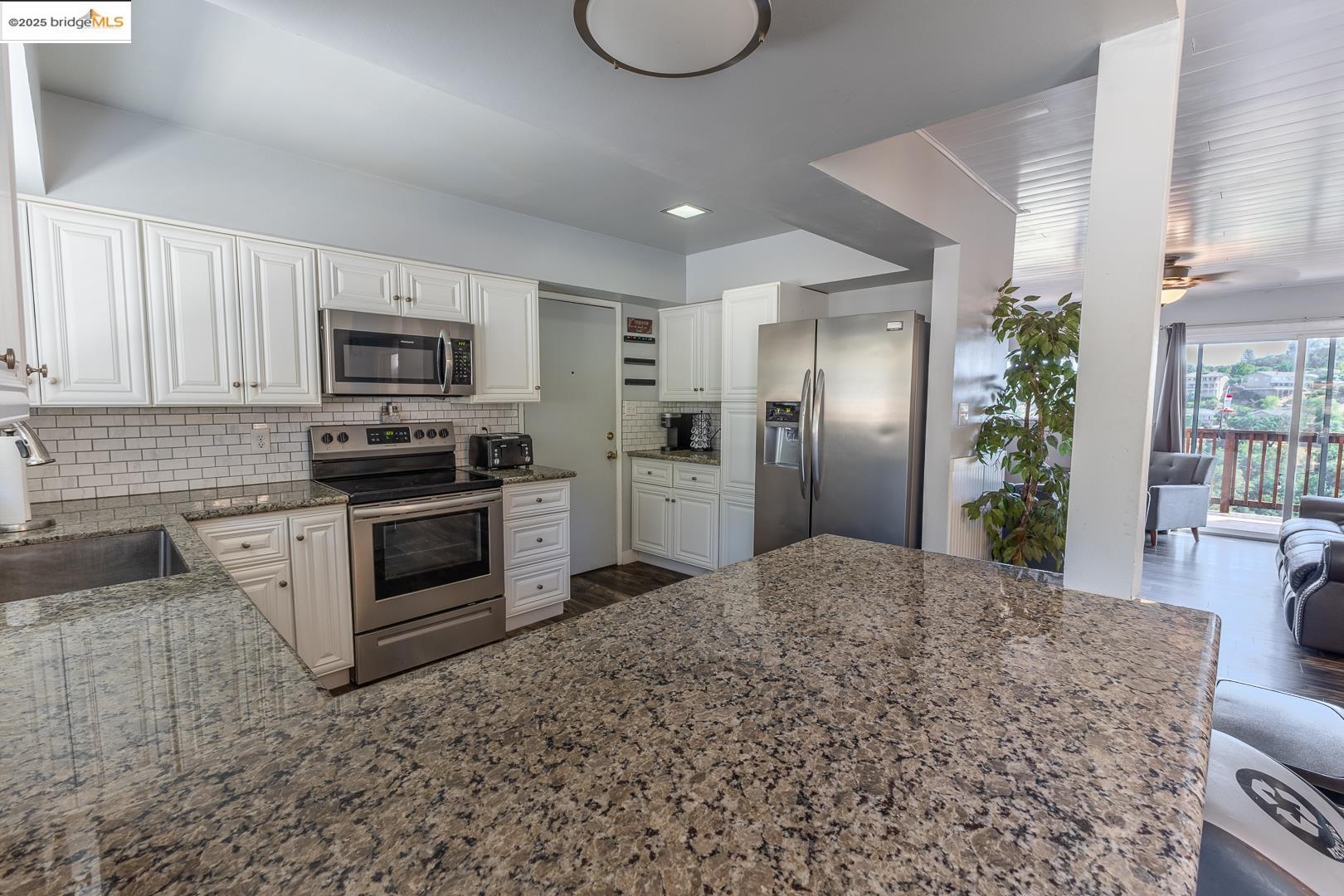 Detail Gallery Image 13 of 39 For 677 E. Oakside Drive, Sonora,  CA 95370-5832 - 4 Beds | 3 Baths
