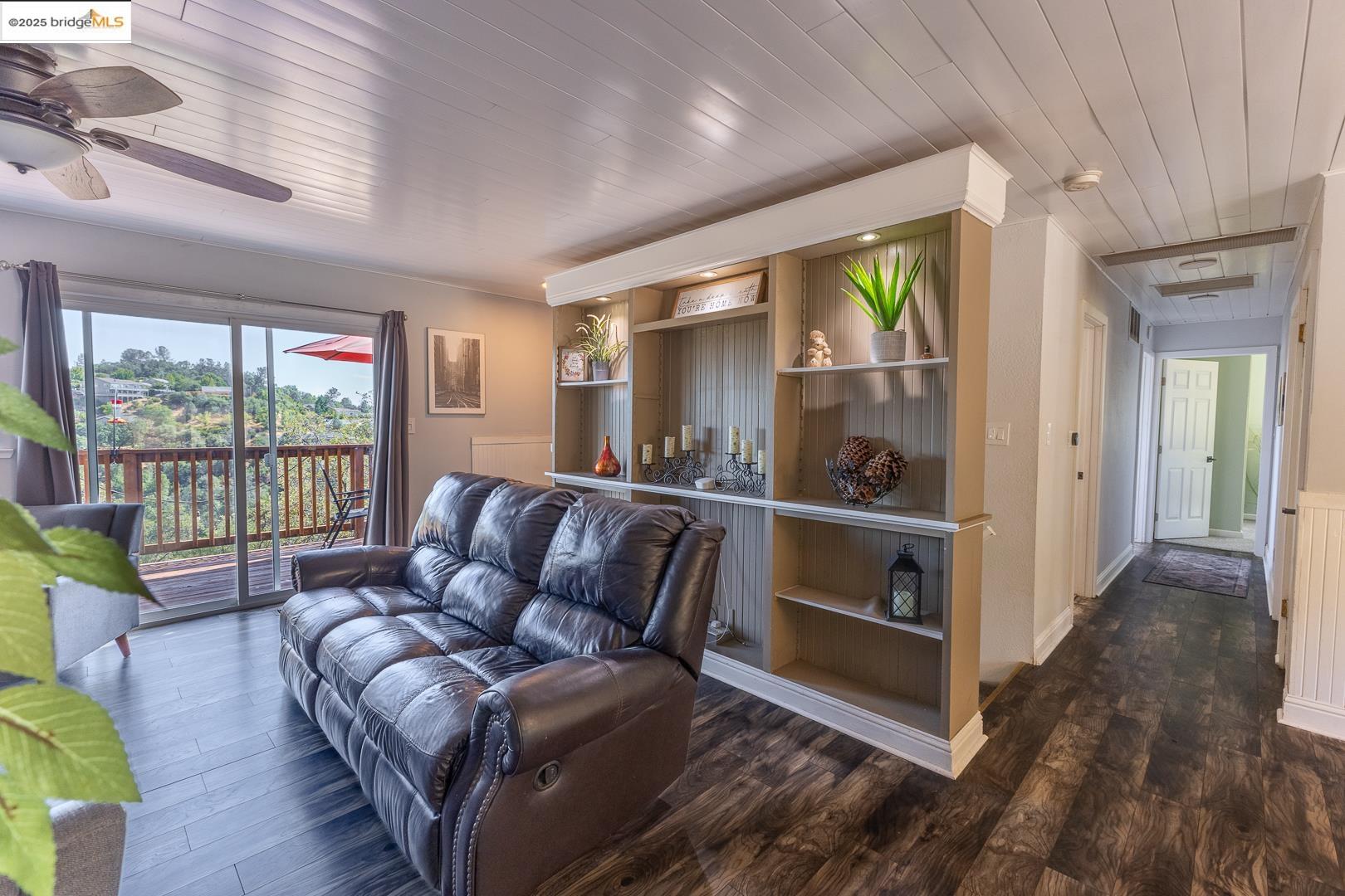 Detail Gallery Image 16 of 39 For 677 E. Oakside Drive, Sonora,  CA 95370-5832 - 4 Beds | 3 Baths