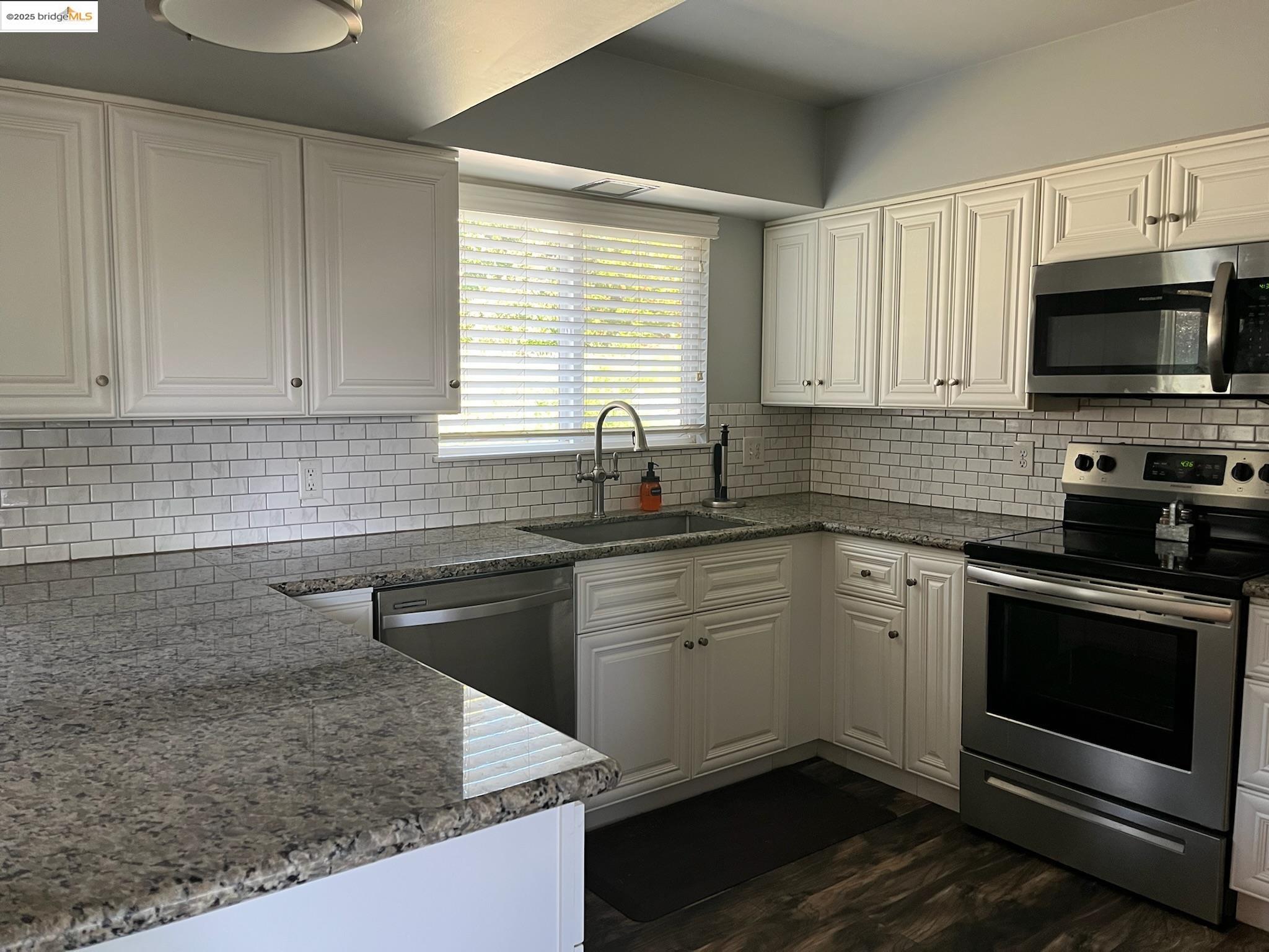 Detail Gallery Image 6 of 21 For 677 E. Oakside Drive, Sonora,  CA 95370-5832 - 4 Beds | 3 Baths
