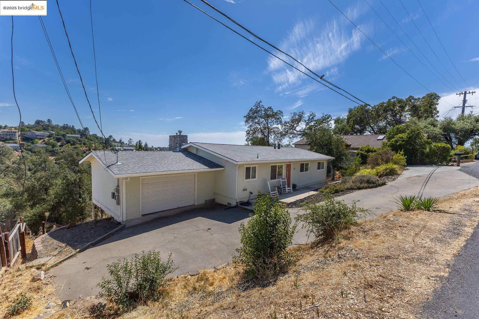 Detail Gallery Image 6 of 39 For 677 E. Oakside Drive, Sonora,  CA 95370-5832 - 4 Beds | 3 Baths