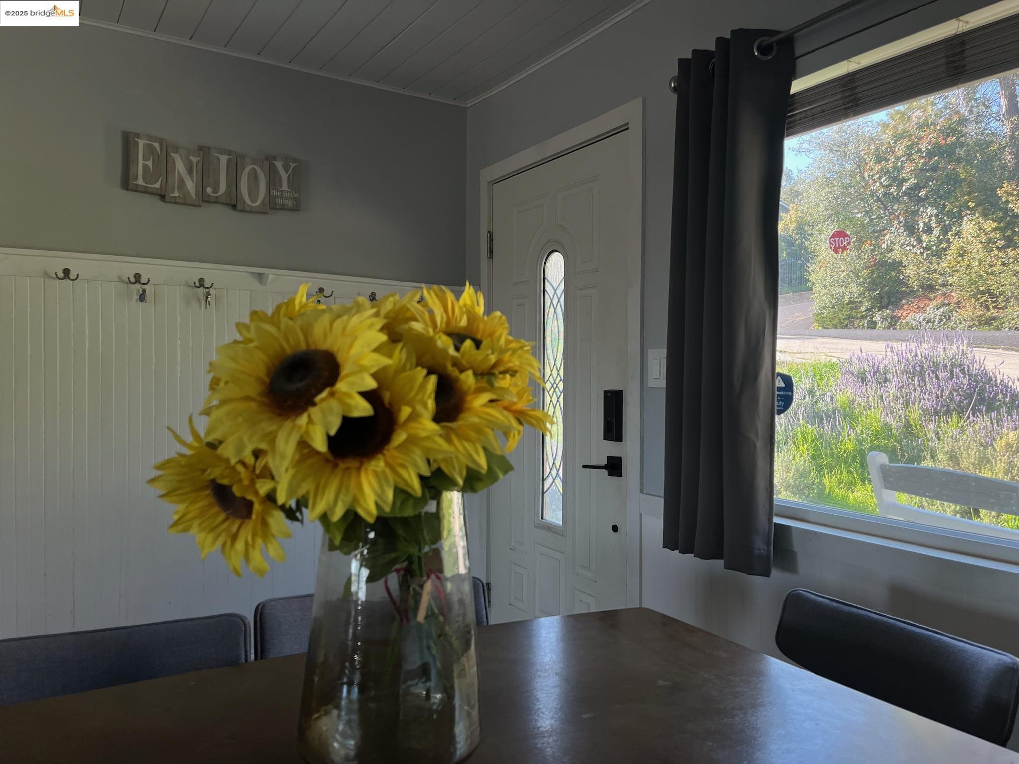 Detail Gallery Image 8 of 21 For 677 E. Oakside Drive, Sonora,  CA 95370-5832 - 4 Beds | 3 Baths