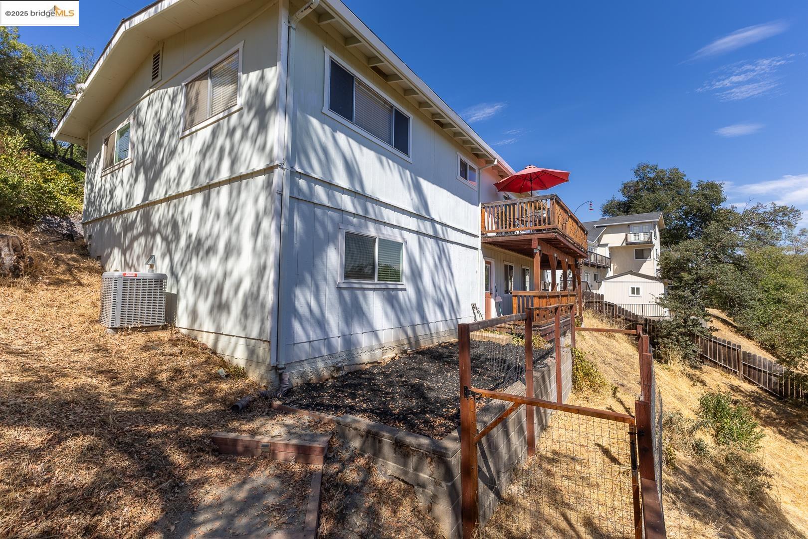 Detail Gallery Image 9 of 39 For 677 E. Oakside Drive, Sonora,  CA 95370-5832 - 4 Beds | 3 Baths