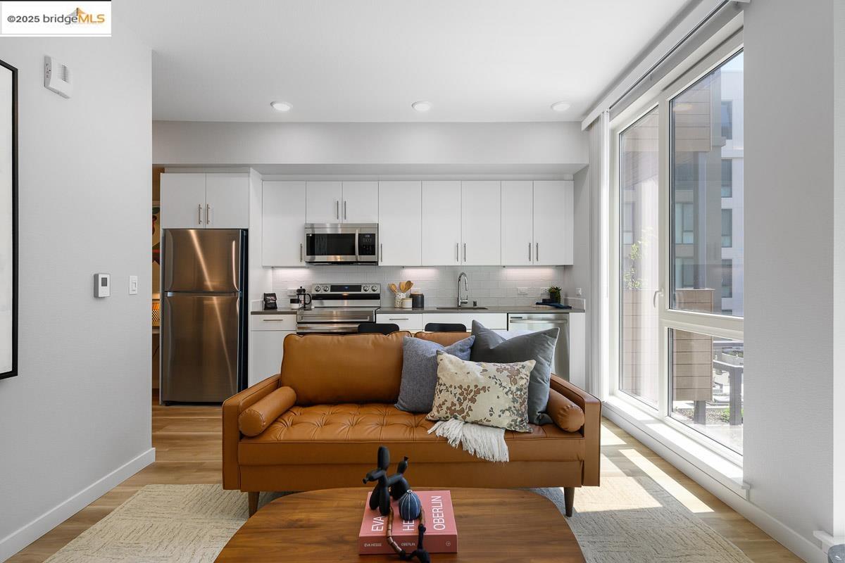 Detail Gallery Image 4 of 38 For 260 Brooklyn Basin Way #415,  Oakland,  CA 94606 - 0 Beds | 1 Baths