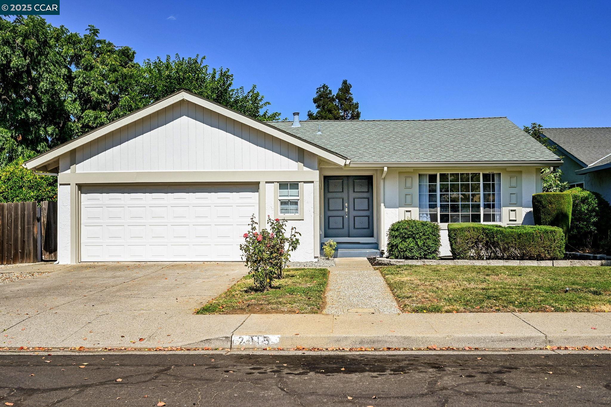 Detail Gallery Image 1 of 32 For 2915 E Watson Ct, Concord,  CA 94518 - 4 Beds | 2 Baths
