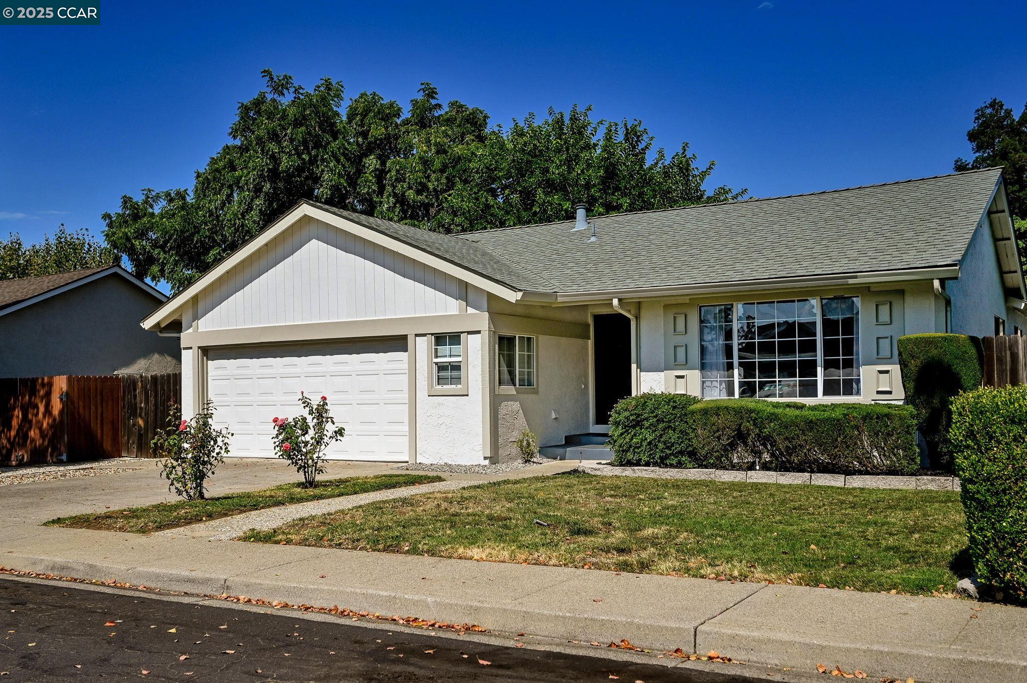 Detail Gallery Image 2 of 32 For 2915 E Watson Ct, Concord,  CA 94518 - 4 Beds | 2 Baths