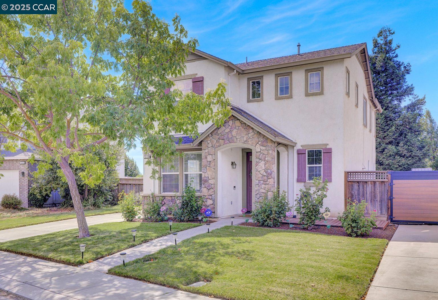 Detail Gallery Image 2 of 40 For 1773 Image Dr, Manteca,  CA 95337 - 3 Beds | 2/1 Baths